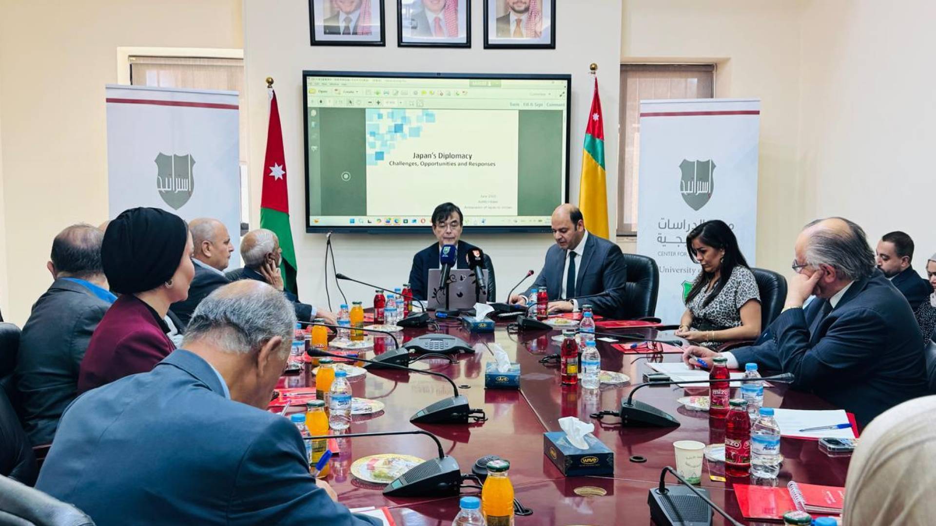 سفير اليابان لدى الأردن، السيد أساري هيديكي خلال محاضرة بعنوان "الدبلوماسية اليابانية: التحديات والفرص و الاستجابات"