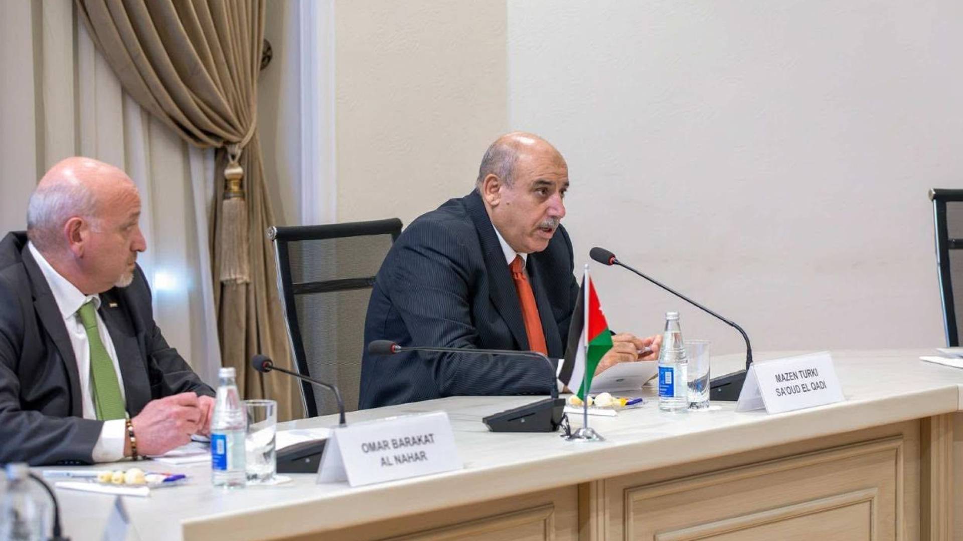 رئيس مجلس النواب يلتقي وزير الطاقة الأذربيجاني في باكو