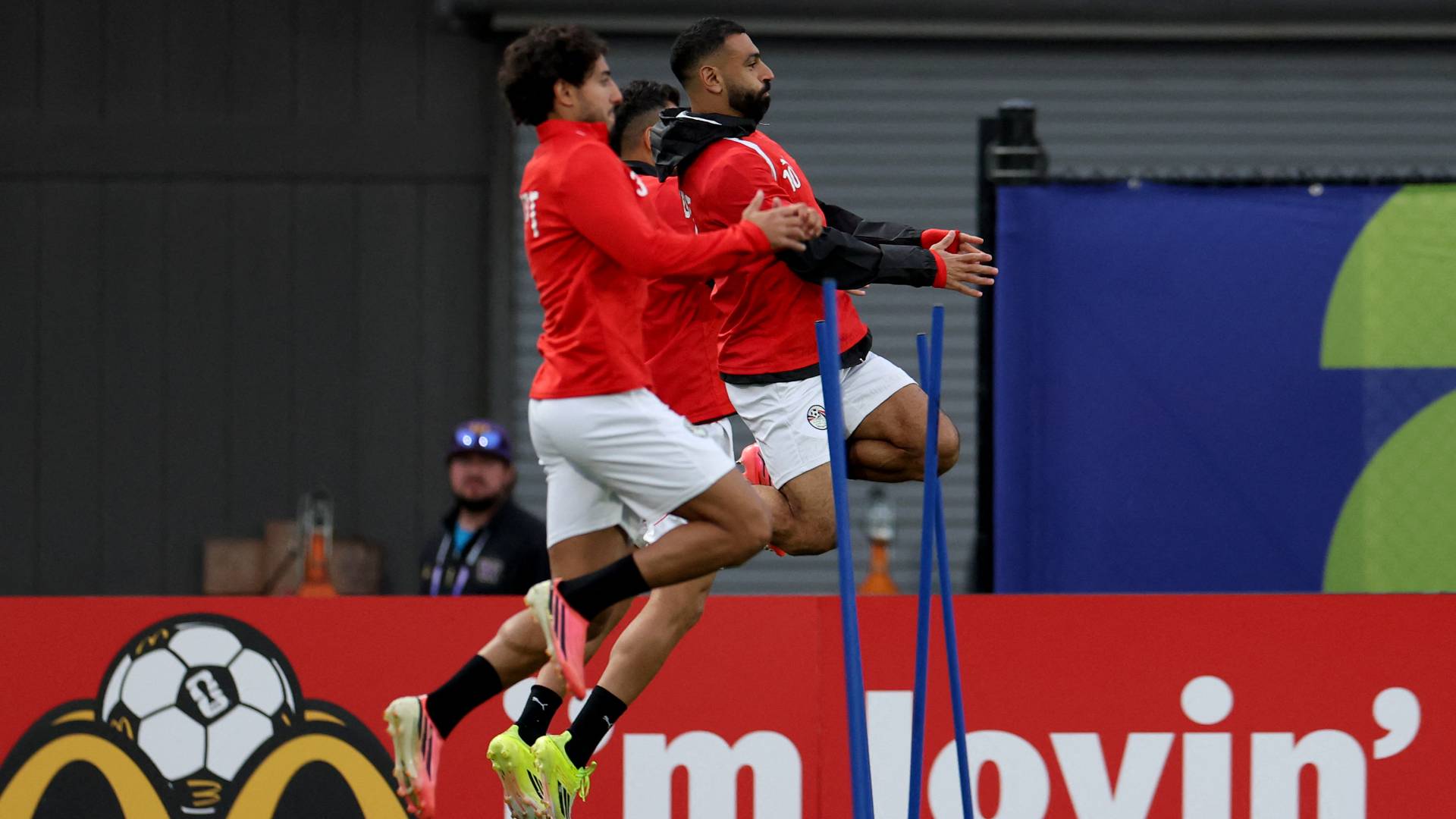 محمد صلاح يحتفل من تدريبات منتخب مصر