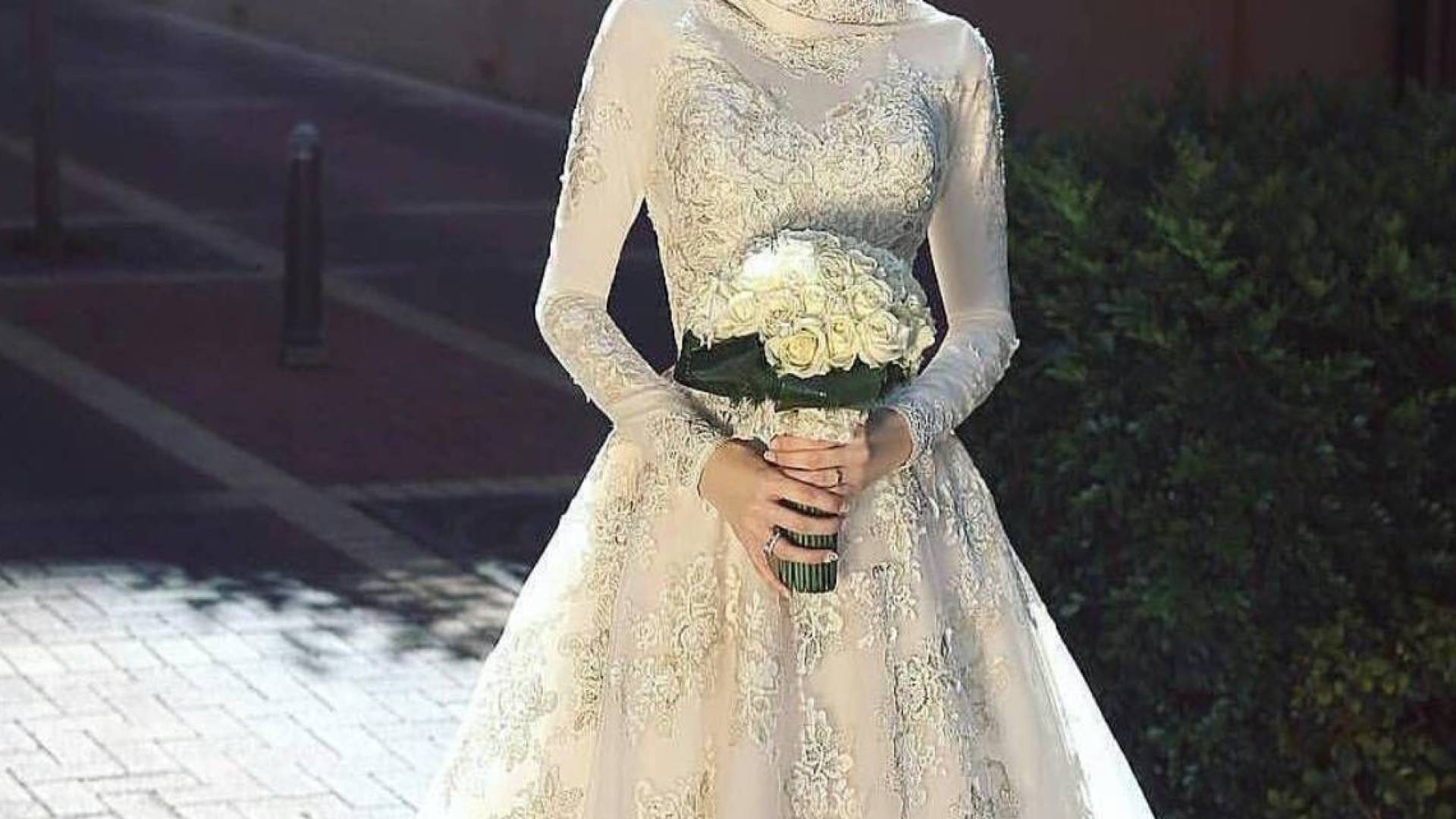 عروس "تعبيرية"