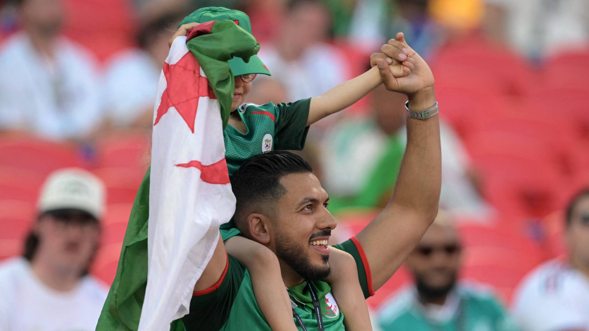 لقطات من المباراة
