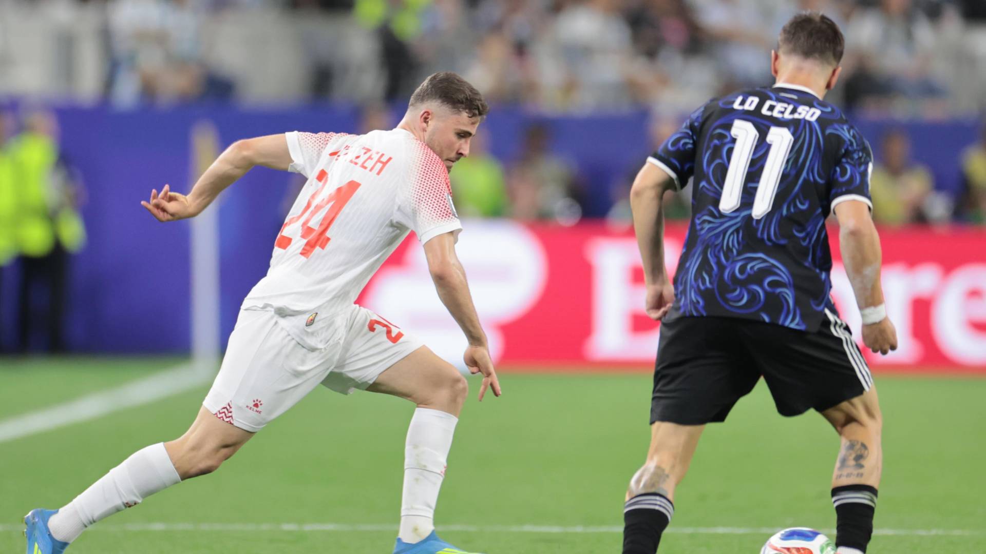 اللاعب علي العزايزة