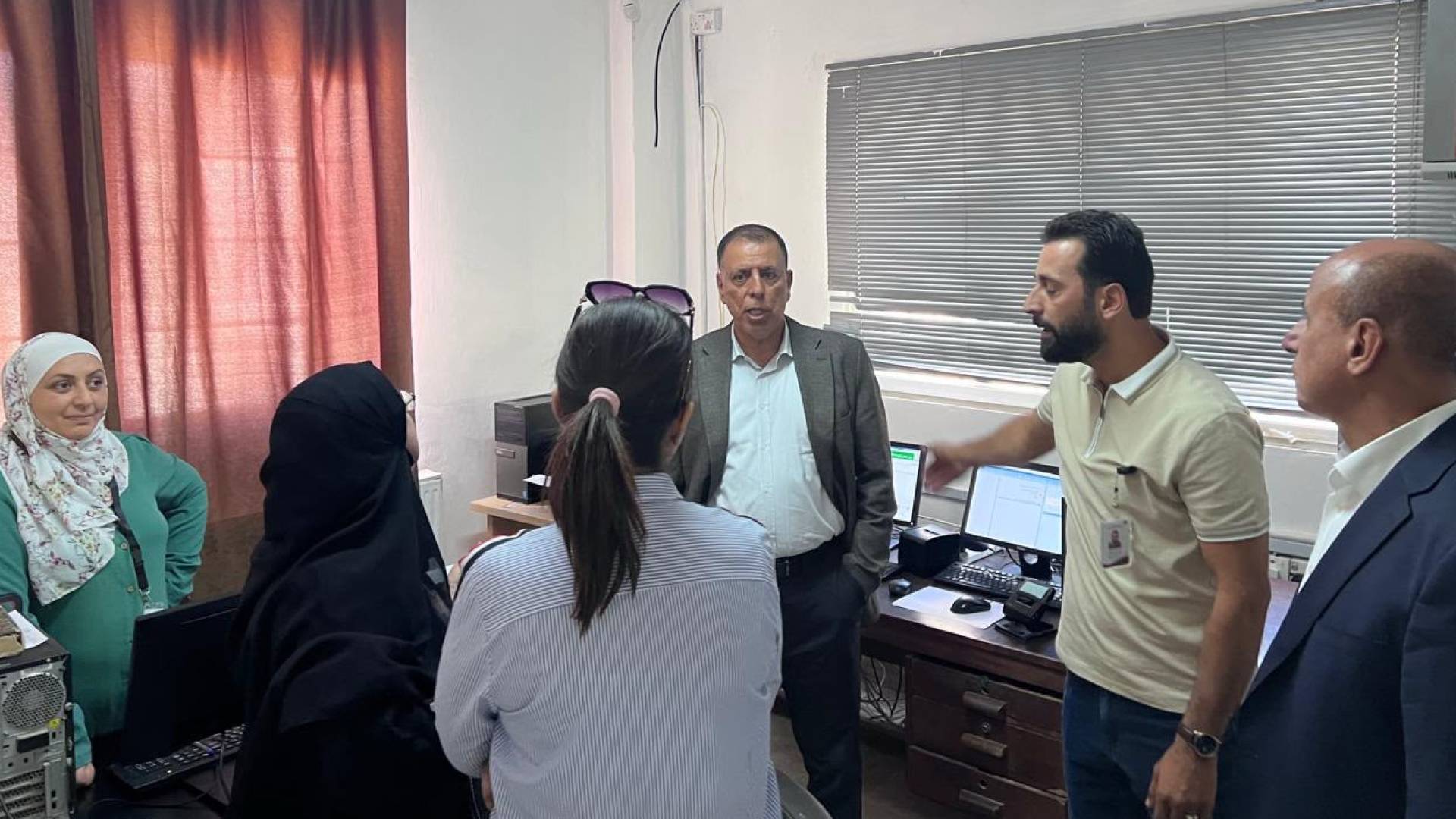 وزير الداخلية يجري جولة ميدانية تفقدية للمؤسسات الحكومية في محافظة الكرك