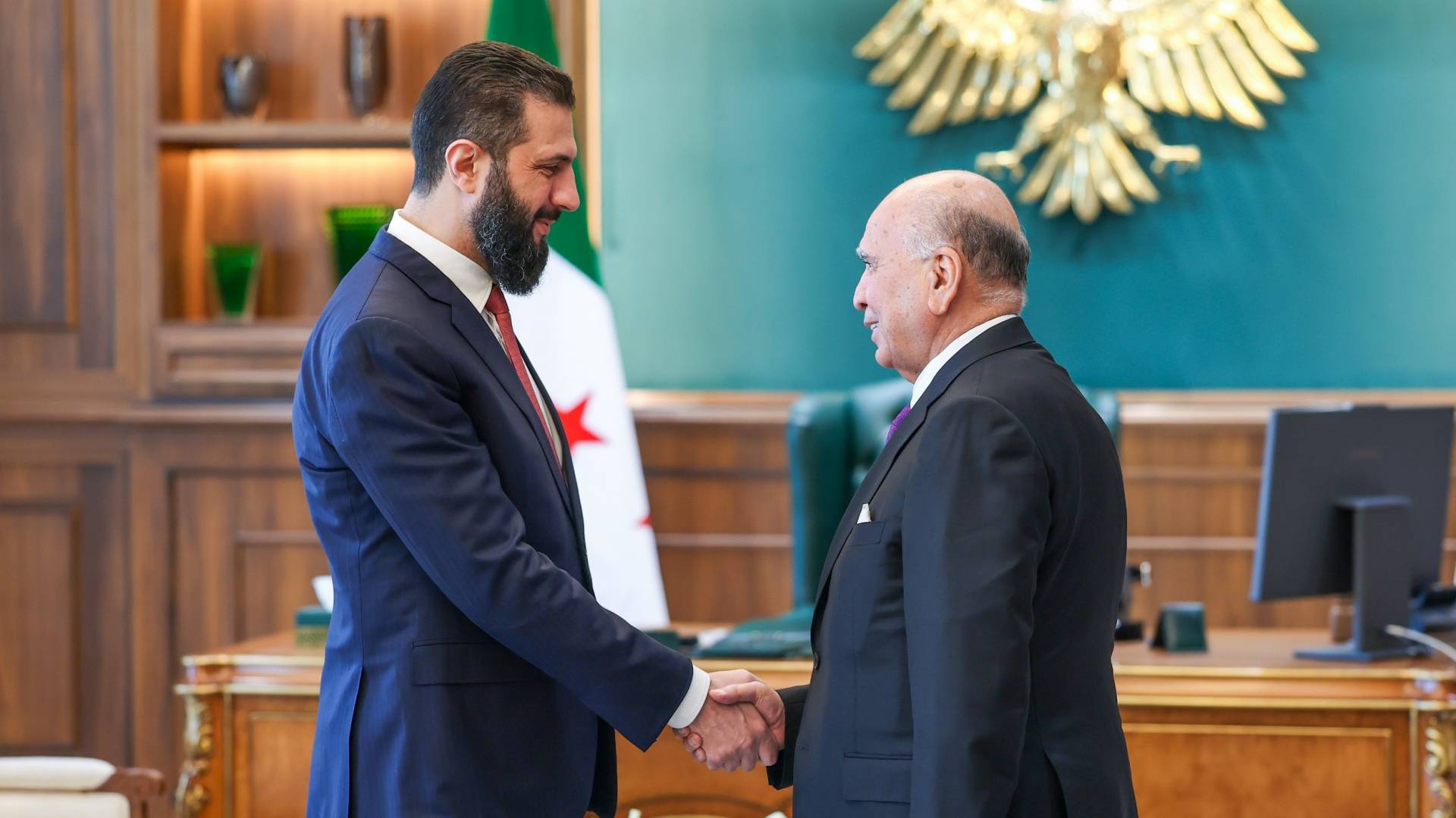 الرئيس السوري أحمد الشرع  و وزير الخارجية العراقي فؤاد حسين