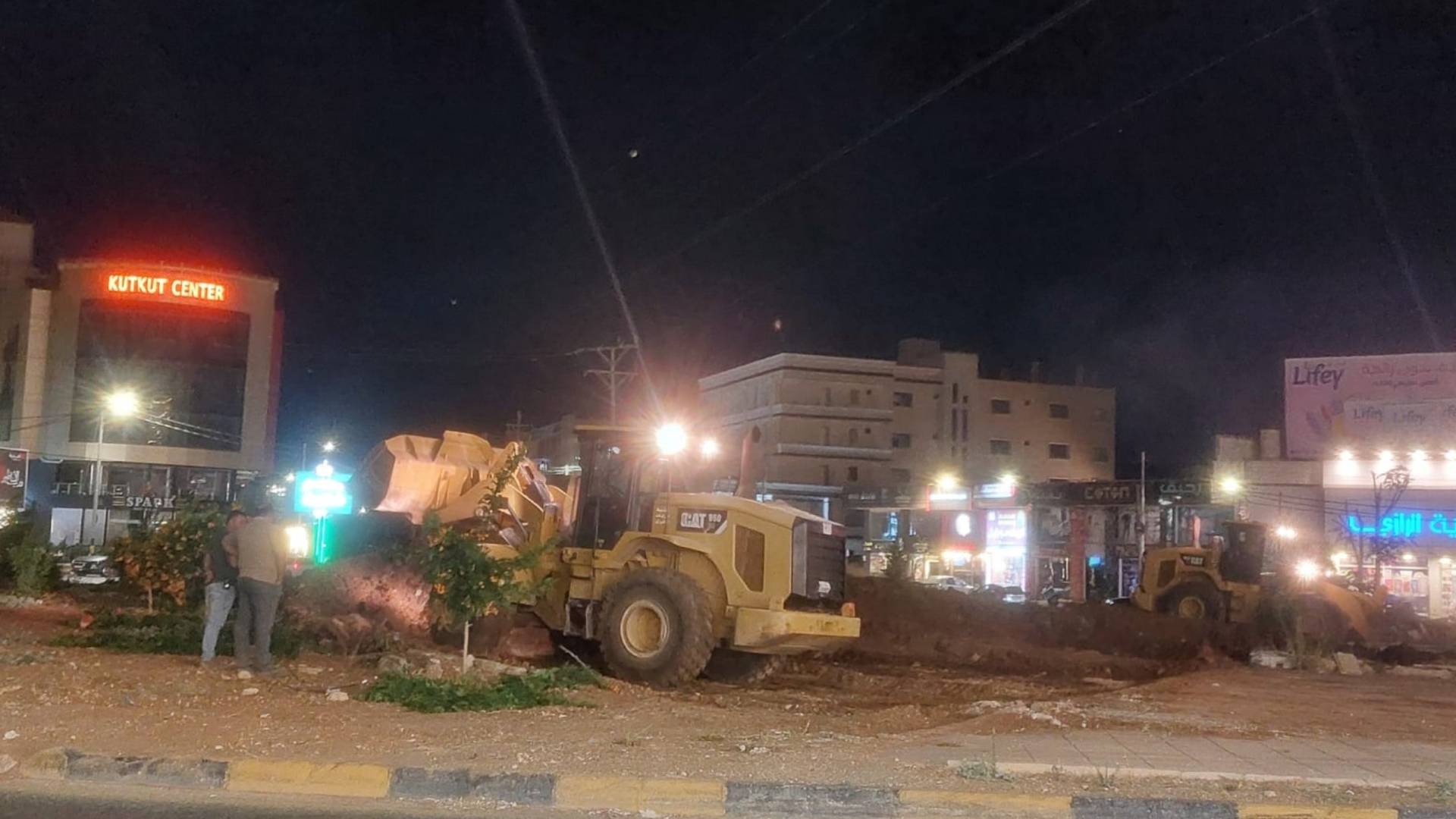 عمليات ازالة لدوار الشهيد في إربد