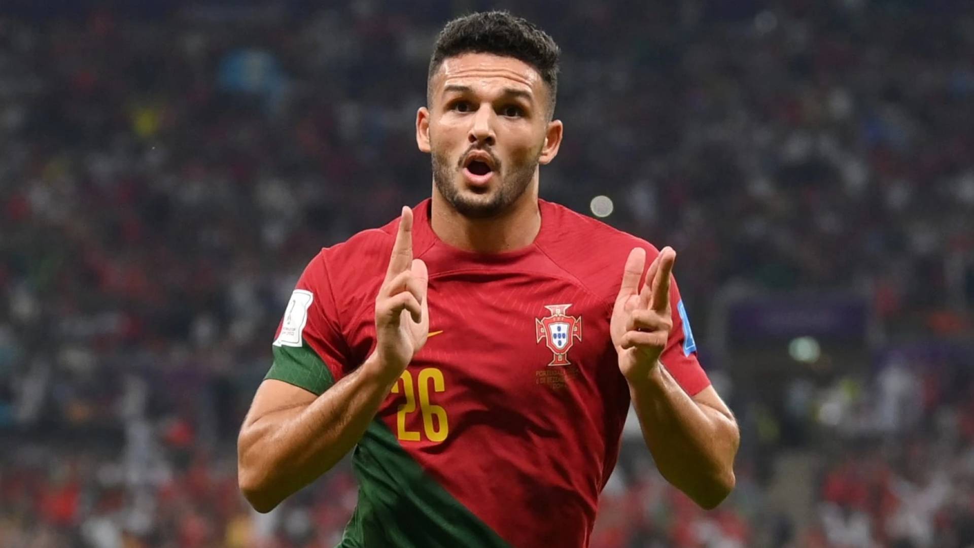 المهاجم الدولي البرتغالي غونسالو راموش يحتفل بهدف سابق