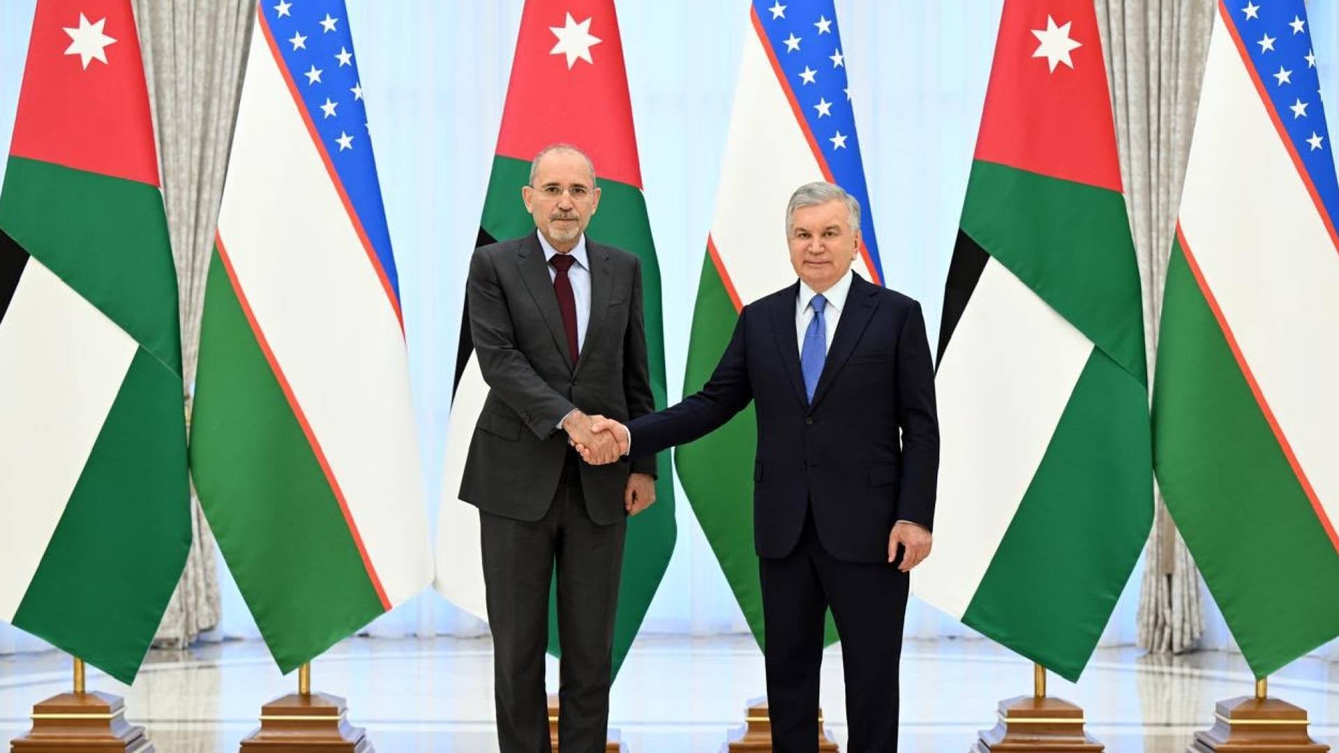 رئيس جمهورية أوزبكستان شوكت ميرضيائيف يستقبل وزير الخارجية وشؤون المغتربين أيمن الصفدي