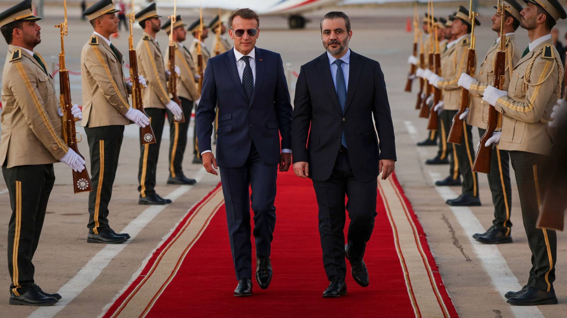 الرئيس الفرنسي إيمانويل ماكرون و وزير الخارجية والمغتربين السوري أسعد حسن الشيباني