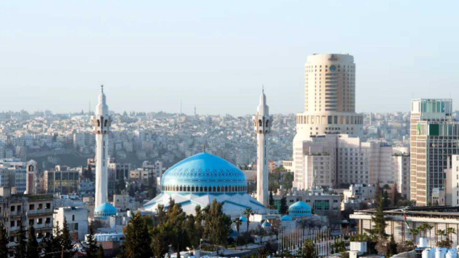 طقس صيفي مستقر وأجواء صافية في عمان حتى الأحد