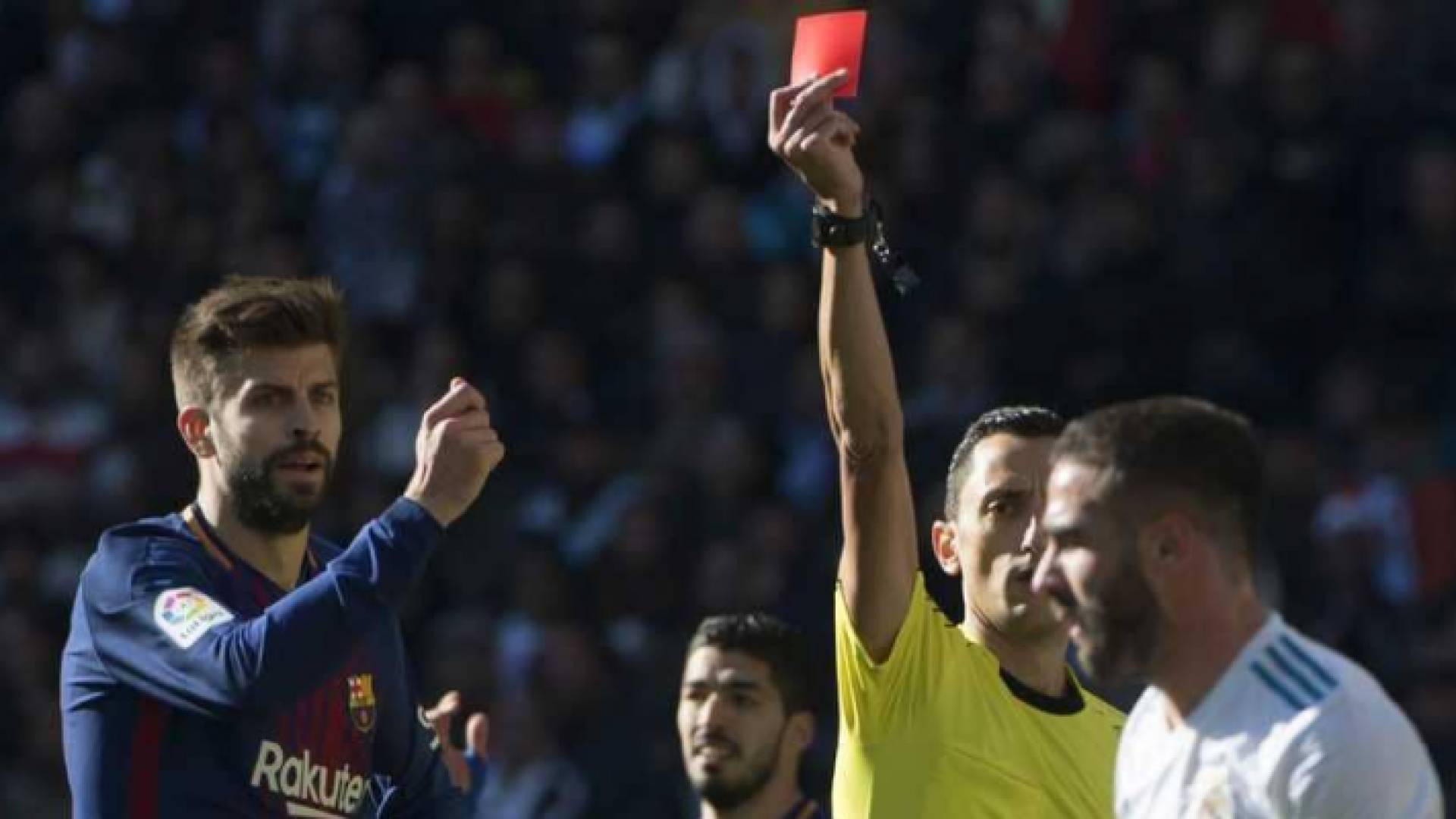 داني كارفاخال تلقى بطاقة حمراء في مباراة الكلاسيكو