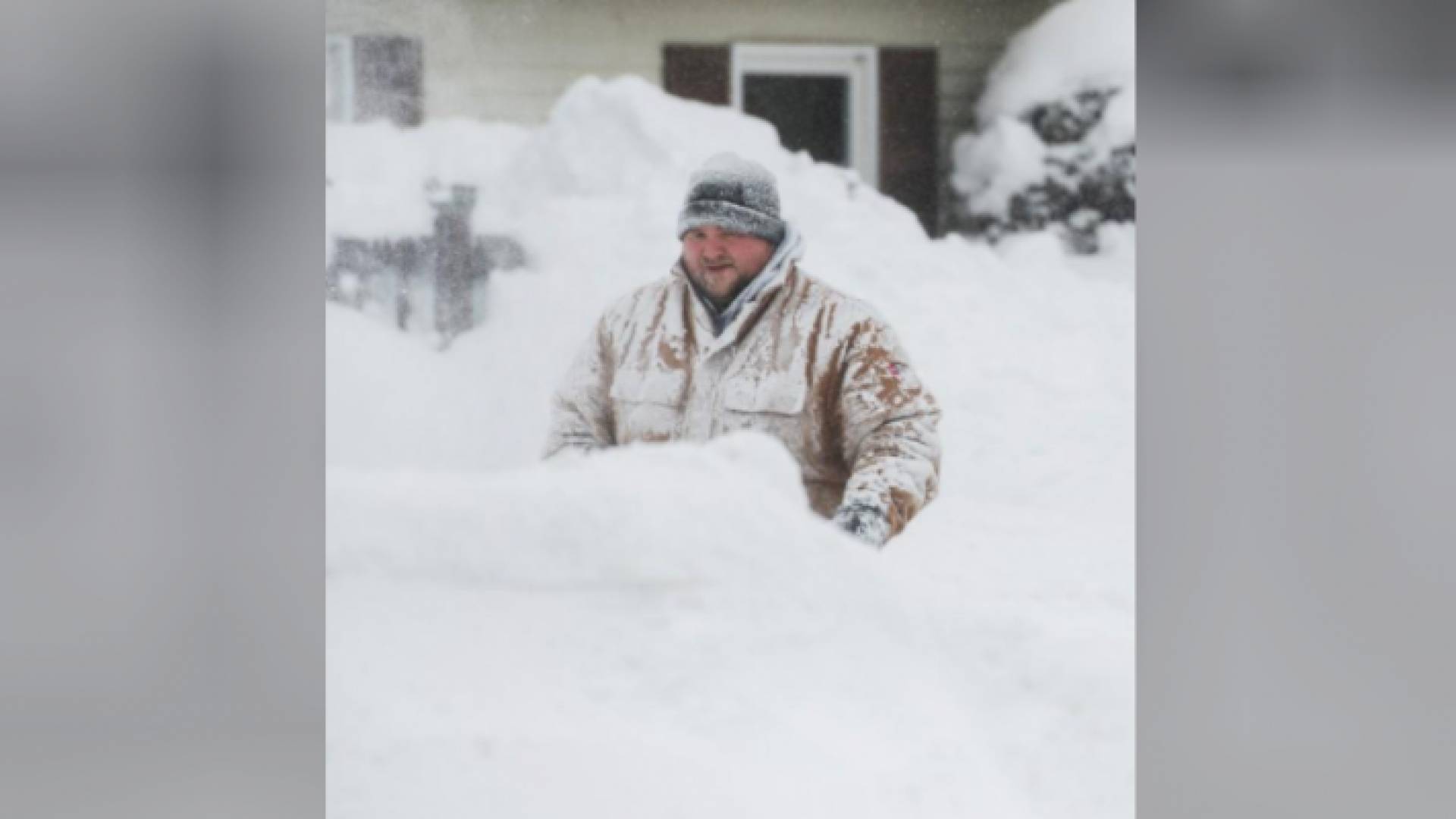 زاد ارتفاع الثلوج عن 65 بوصة (165 سنتيمترا)
