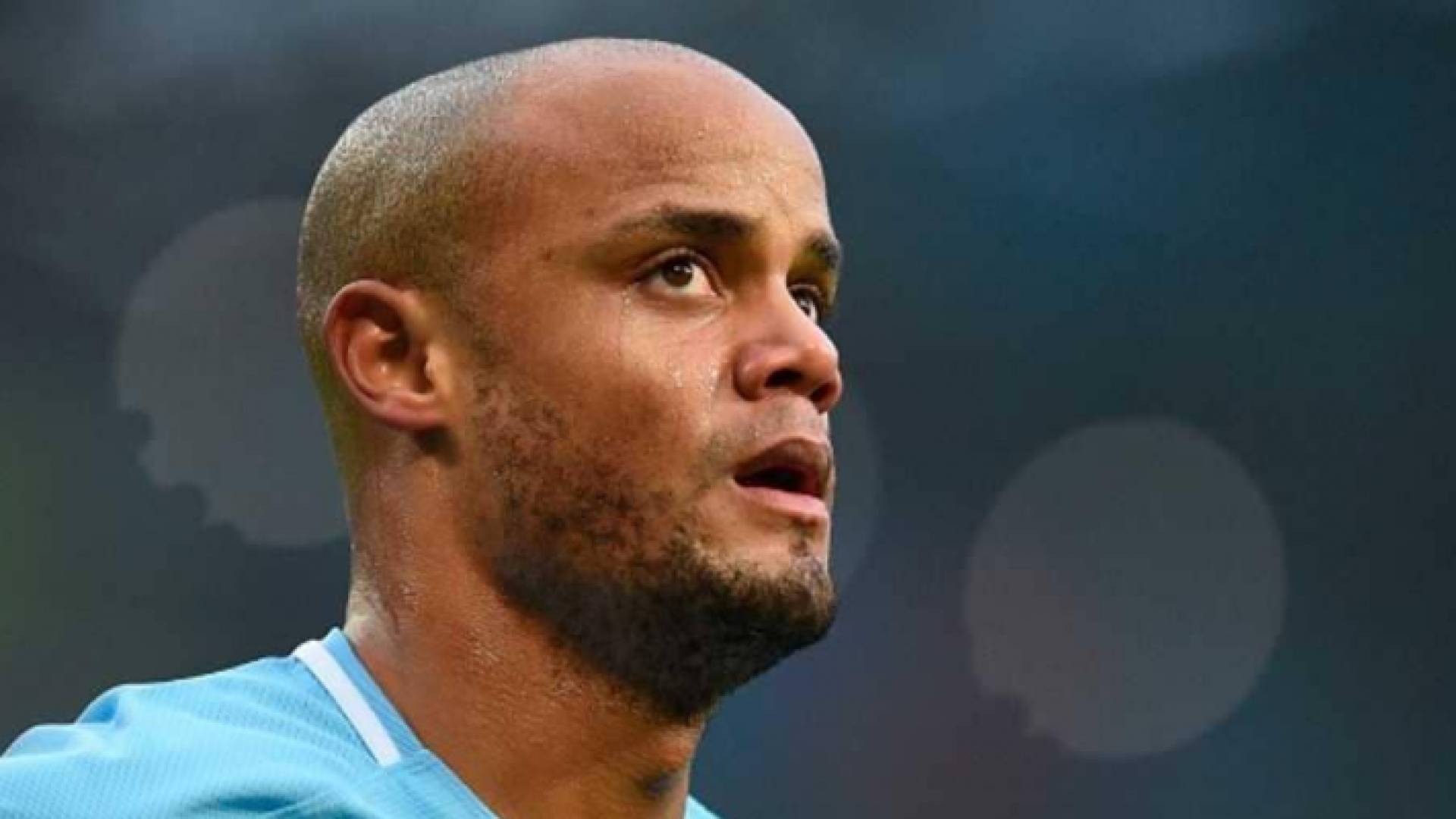 قائد مانشستر سيتي اللاعب فينسن كومباني