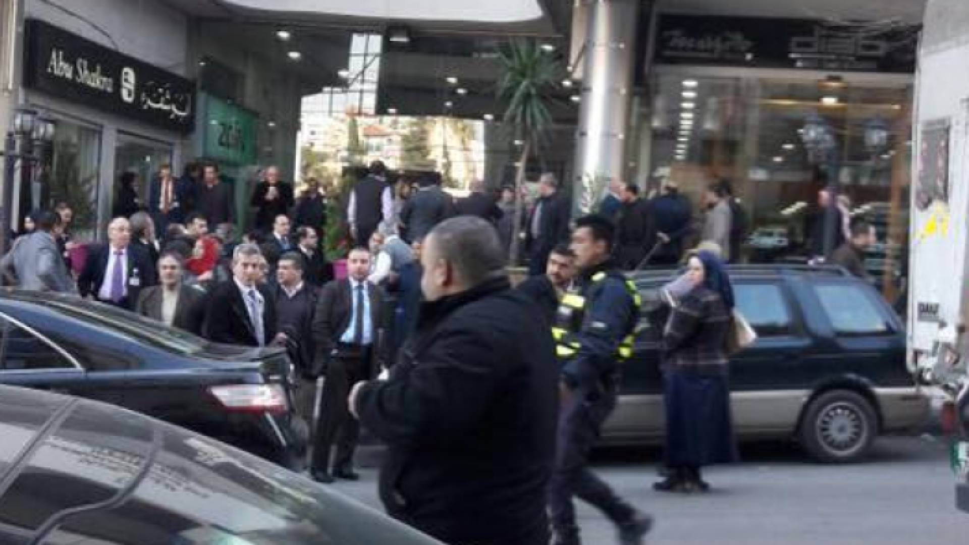 من أمام مبنى الضريبة