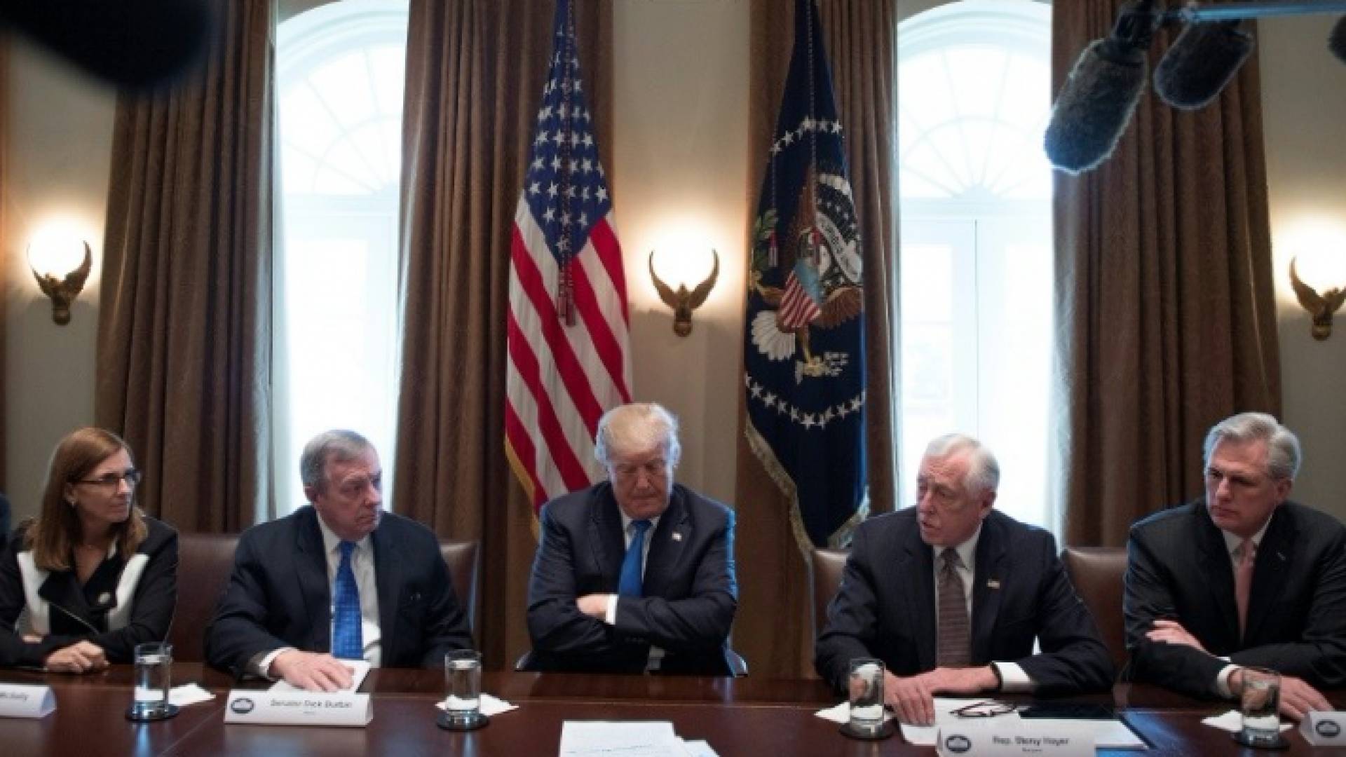 ترمب يدعو الى تسوية حول الهجرة من دون التراجع عن الجدار مع المكسيك