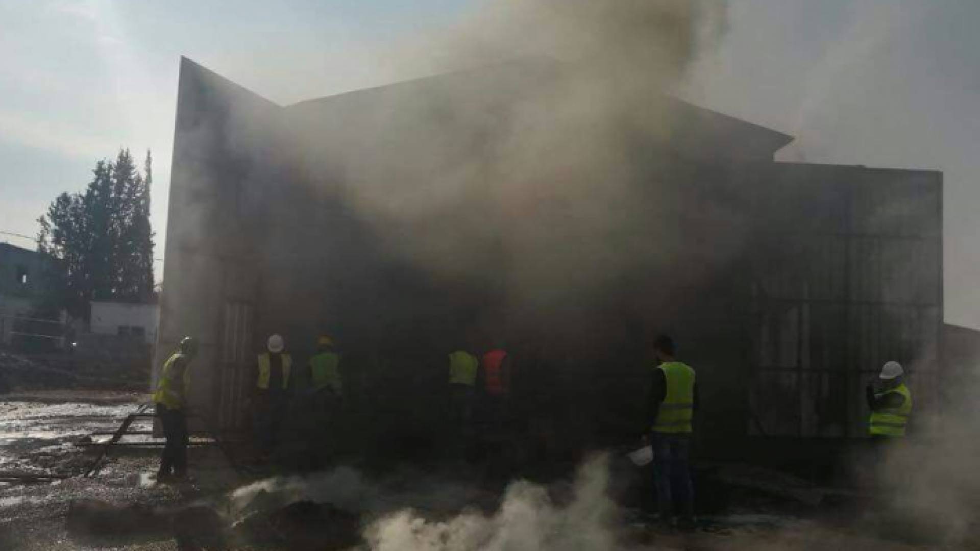 جانب من الحريق