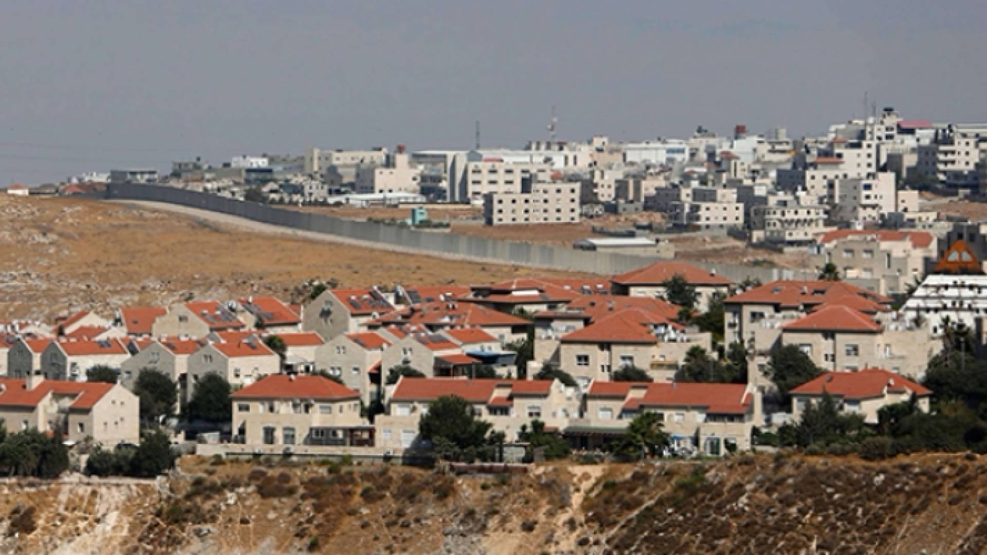 الاحتلال يصادق على بناء مئات الوحدات الاستيطانية بالضفة