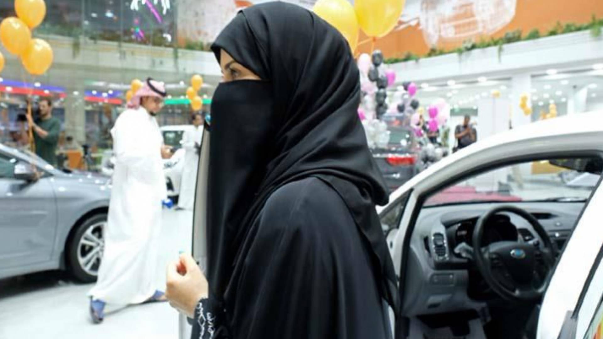 أول معرض سيارات "نسائي" في السعودية