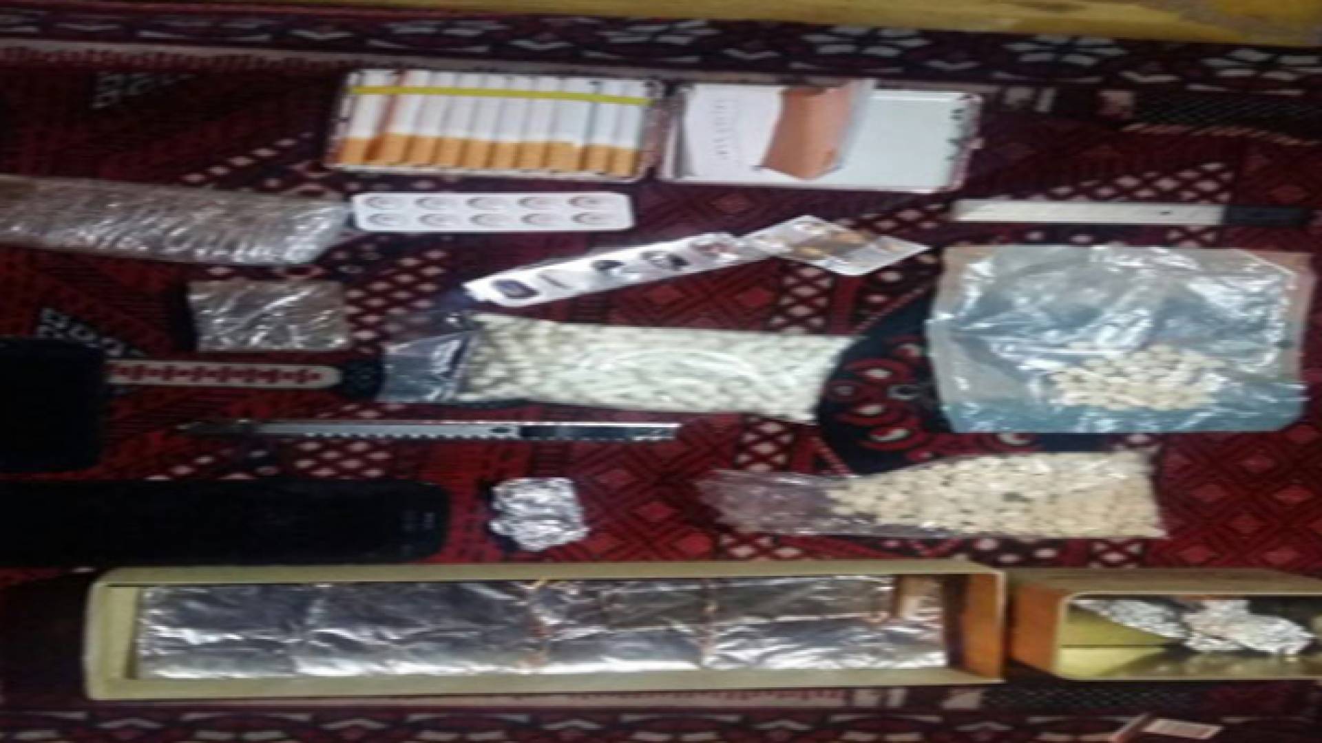 ضبط داخل المركبة بعد تفتيشها على ٢٠٠٠ مخدرة وكفين من ماده الحشيش المخدر