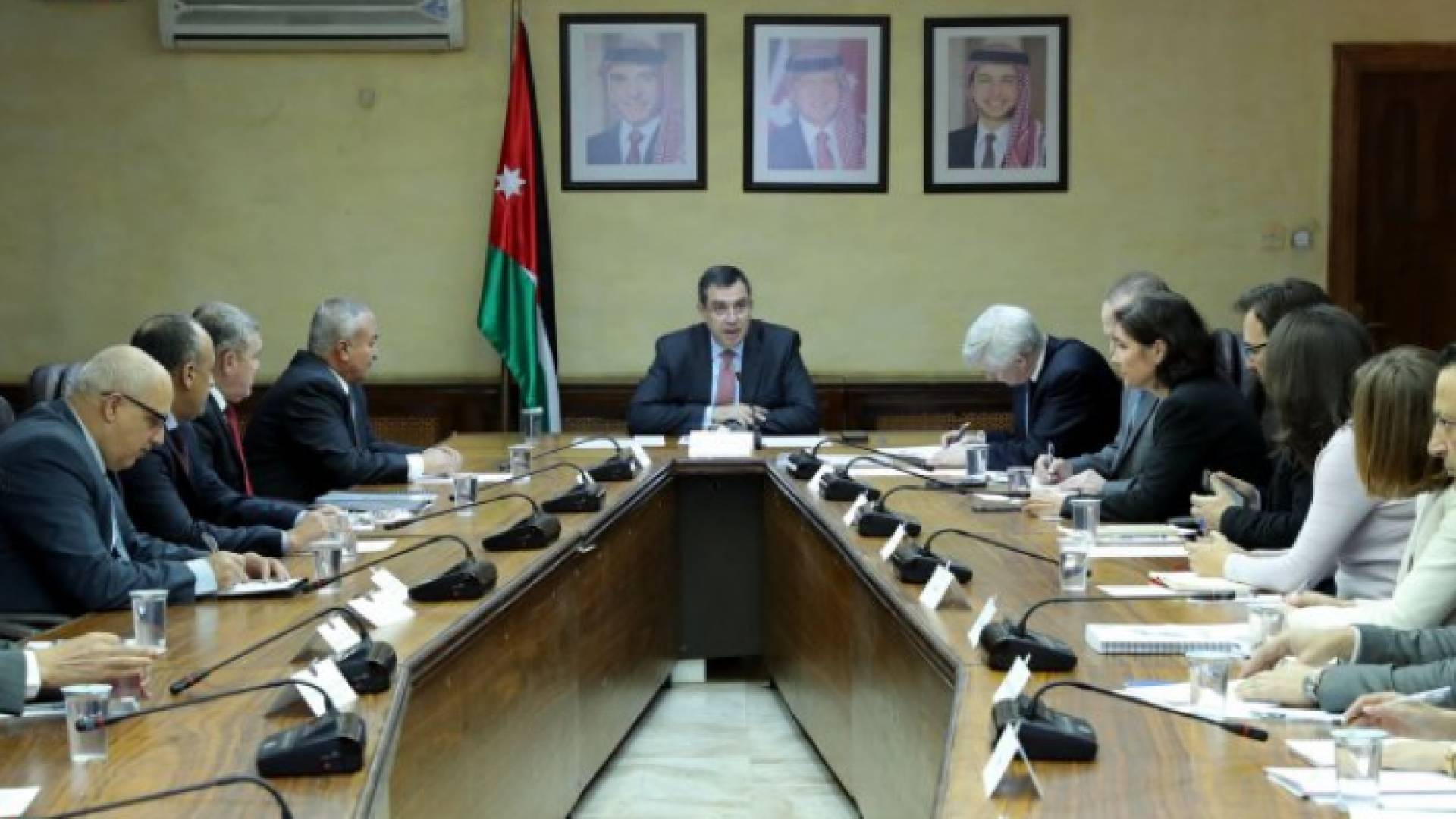 من الاجتماع