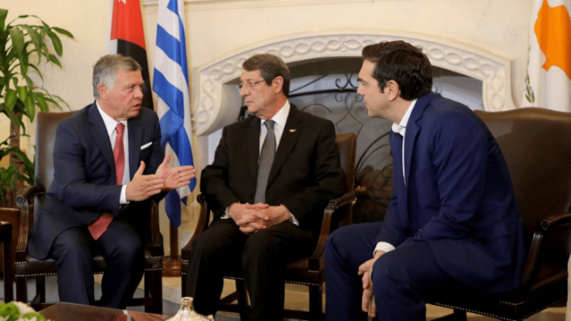 الملك يشارك في قمة ثلاثية مع الرئيس القبرصي ورئيس الوزراء اليوناني في نيقوسيا