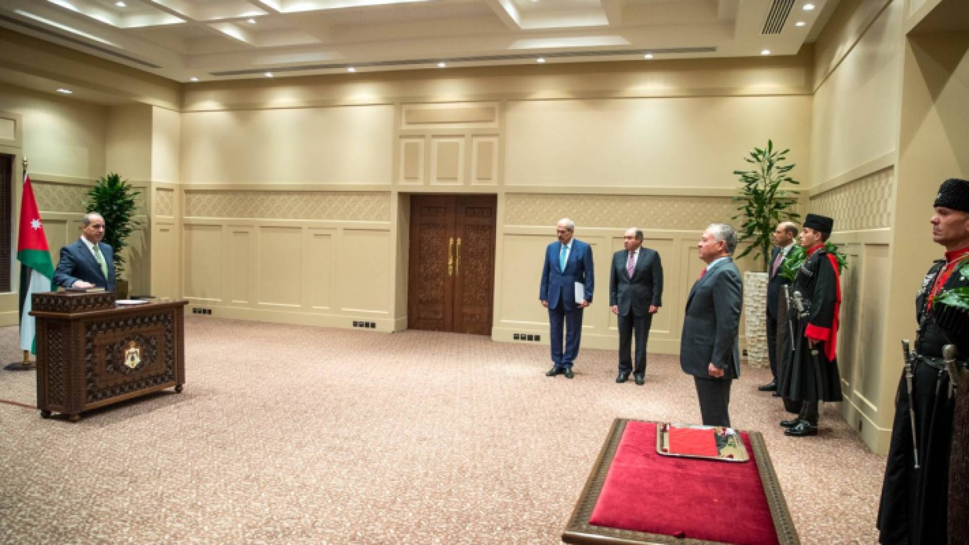 المصري يؤدي اليمين الدستورية أمام الملك وزيرا للشؤون البلدية ووزيرا للنقل