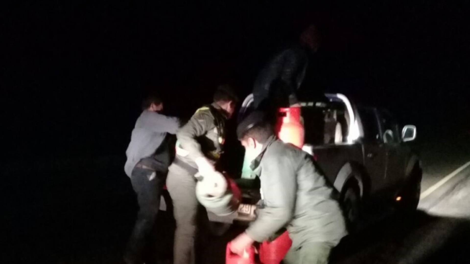 جهود الأمن تحول دون وقوع كارثة على الطريق الصحراوي إثر تطاير ٤٥ اسطوانة غاز منزلي ممتلئة