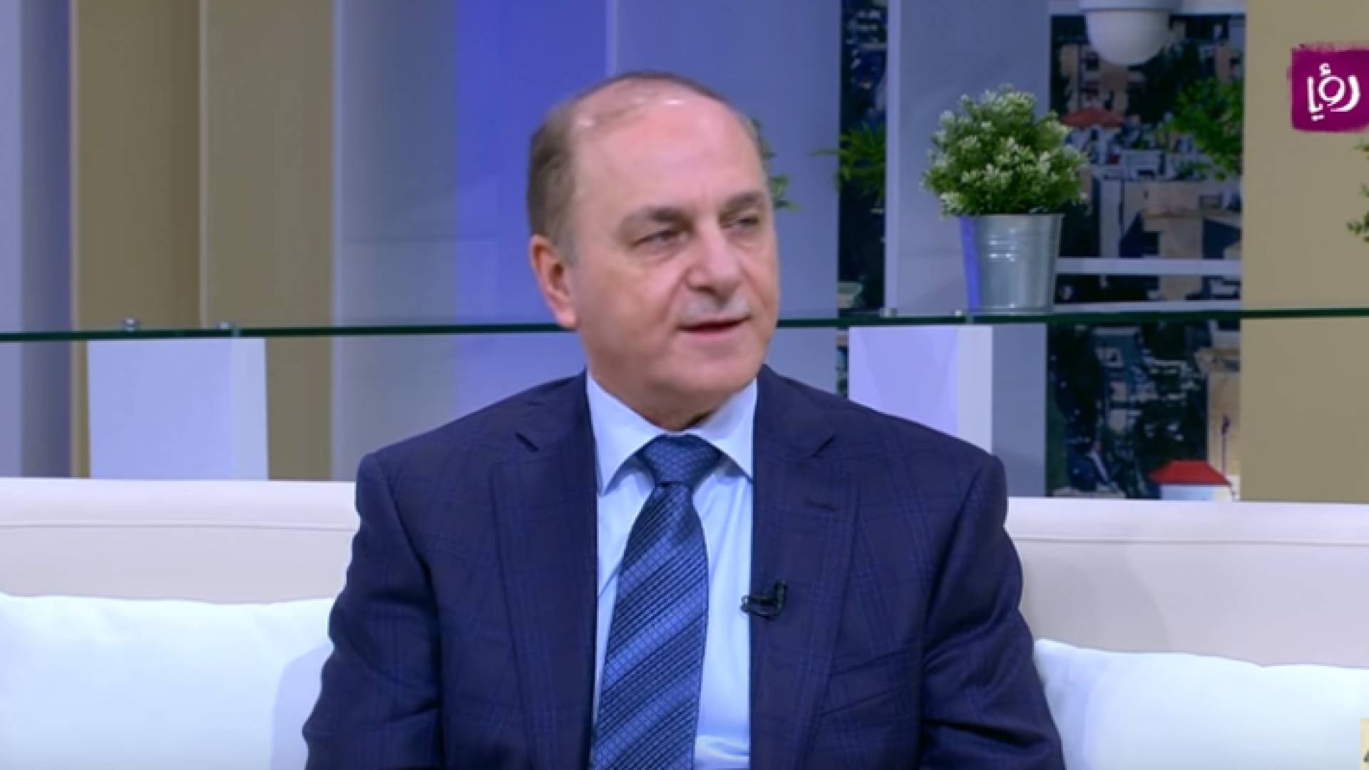 استشاري جراحة وطب العيون الدكتور أيمن مدانات