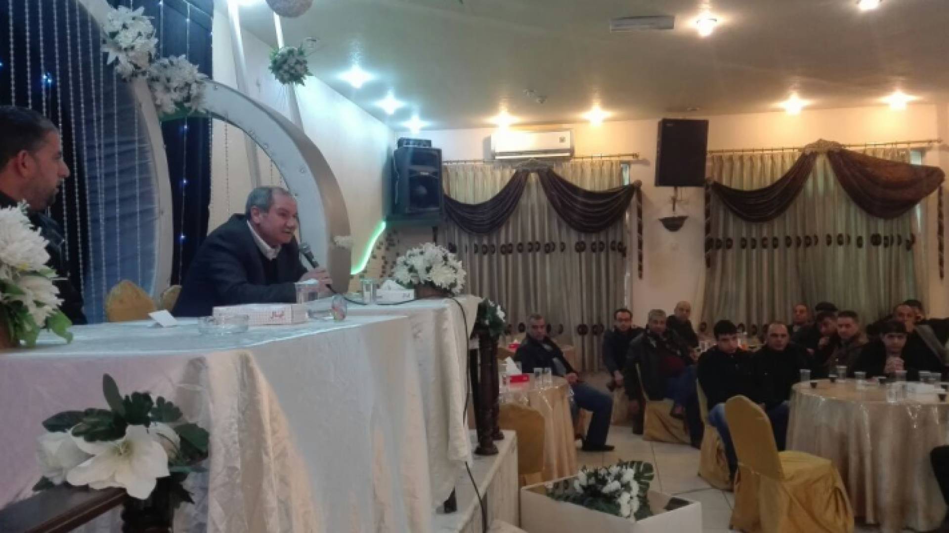 صورة خلال الاجتماع