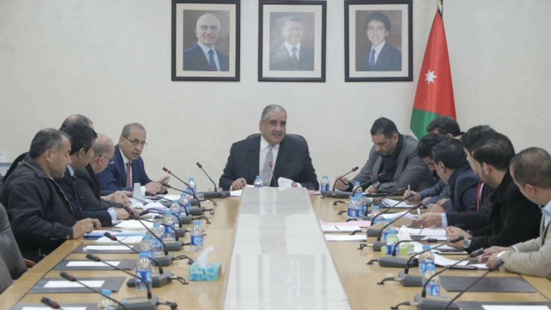 لجنة الخدمات العامة والنقل النيابية