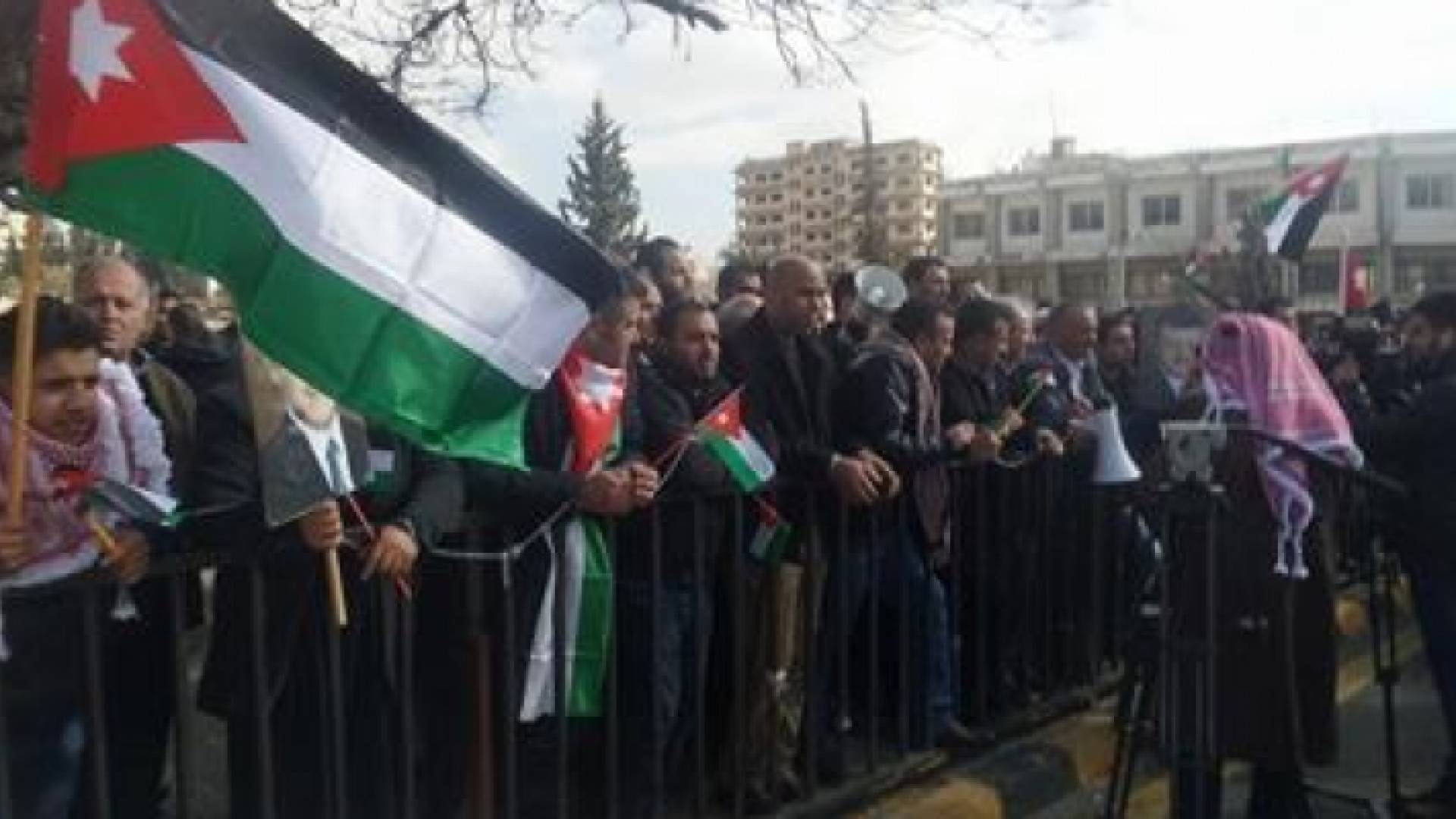 من الاعتصام