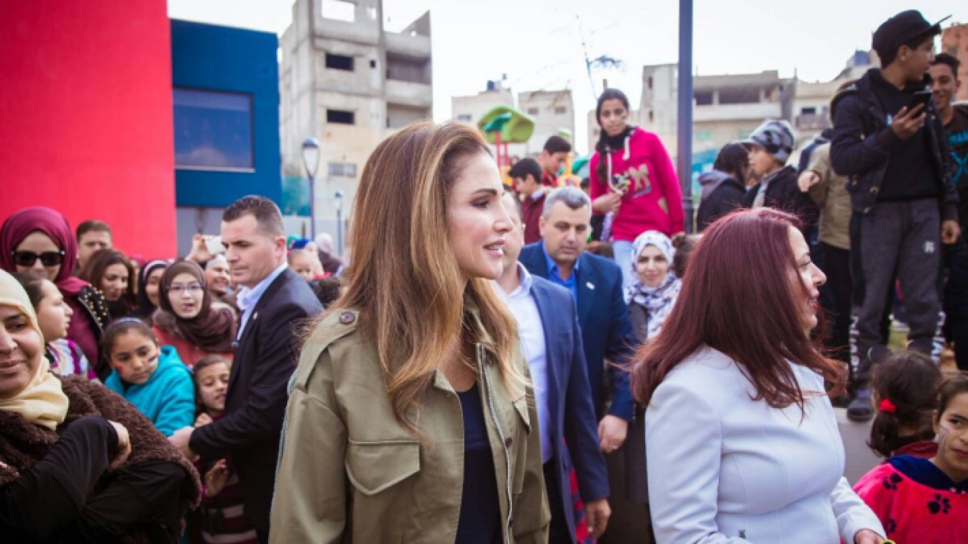 الملكة رانيا العبدالله تفتتح حديقة المستندة في القويسمة