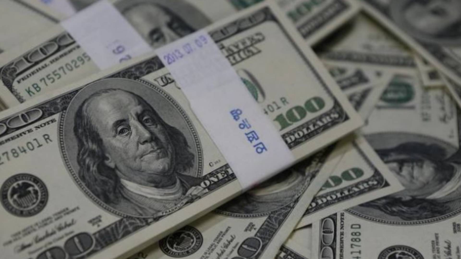 أوراق نقد من فئة 100 دولار