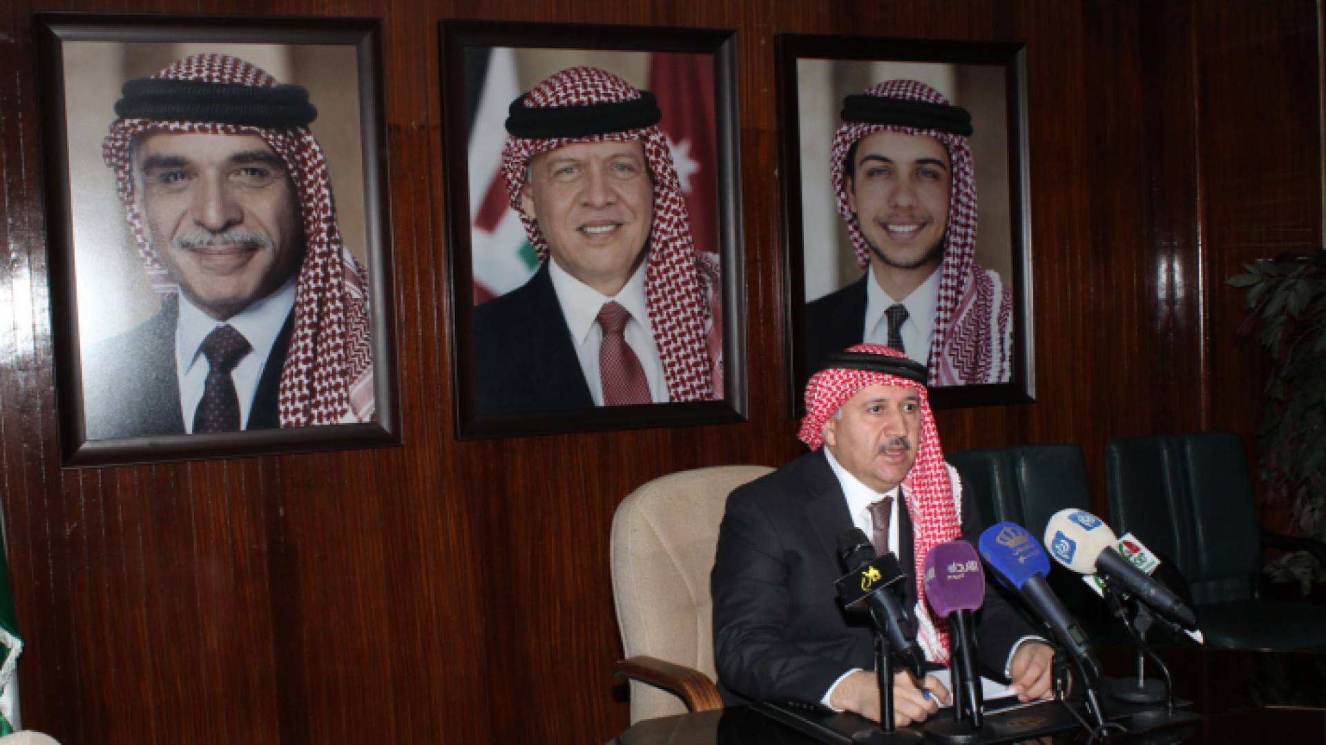 وزير المياه والري الدكتور حازم الناصر