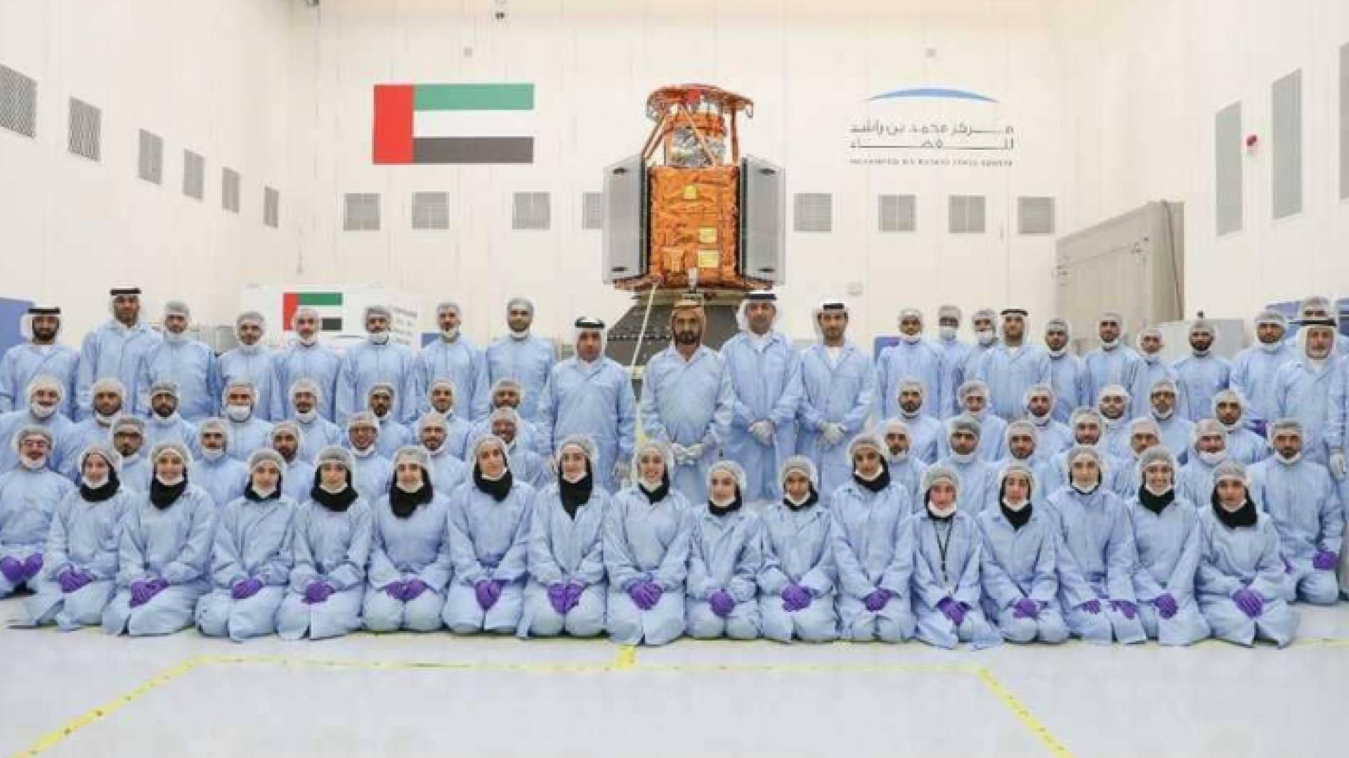 الإمارات تعلن إنجاز أول قمر صناعي مطور محليا