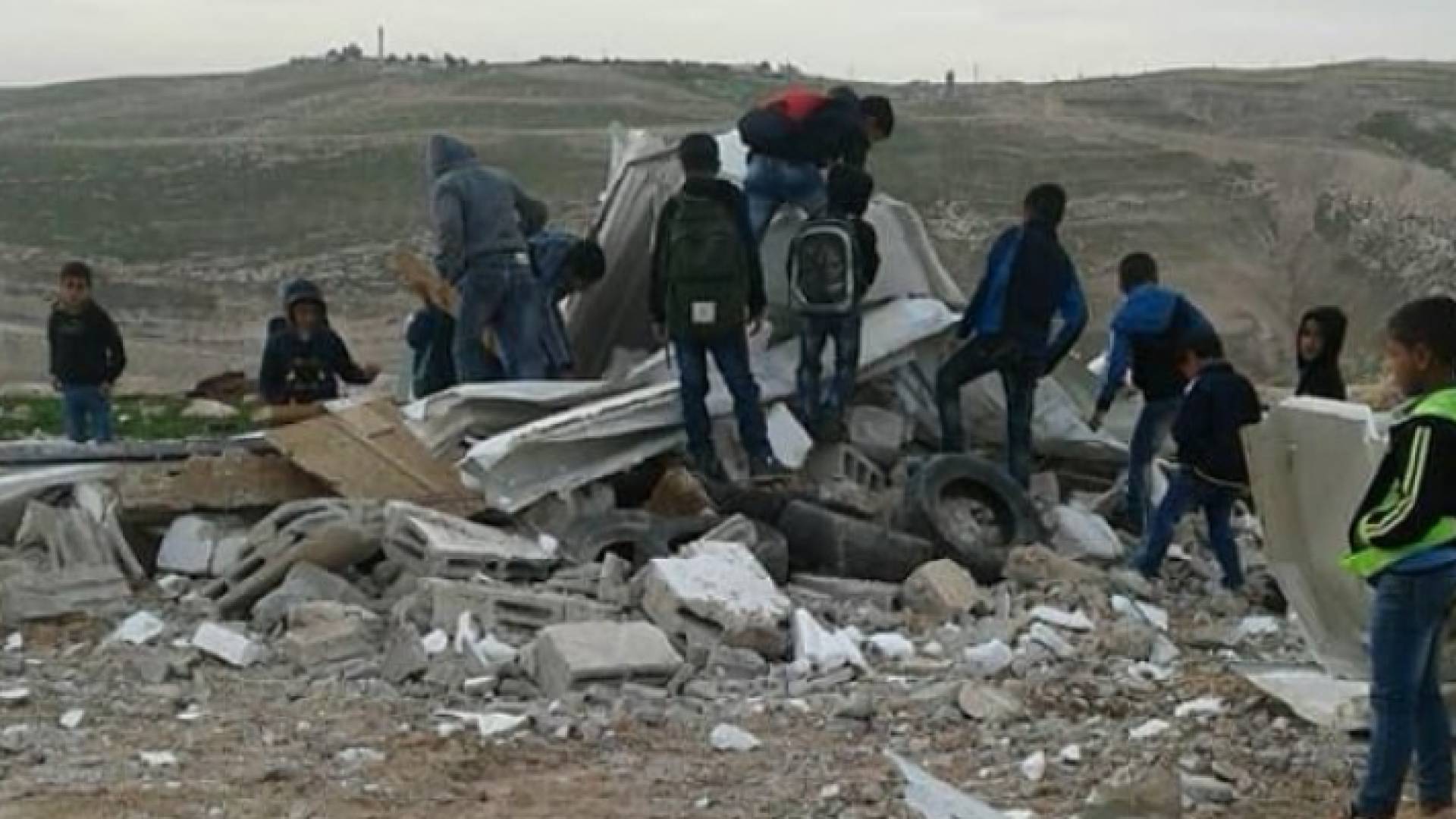 الاحتلال يهدم غرفتين دراسيتين شرق القدس المحتلة