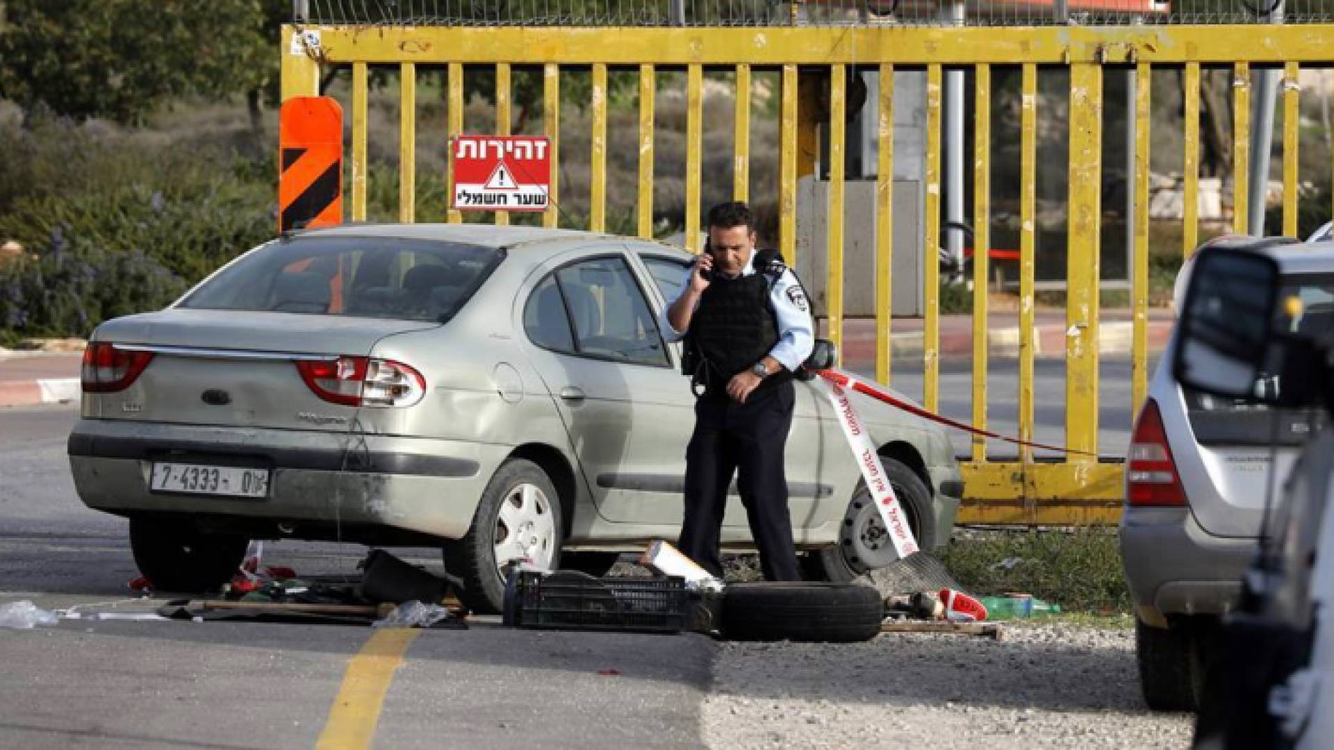 صور من مكان عملية طعن حارس مستوطنة "كرمي تسور"