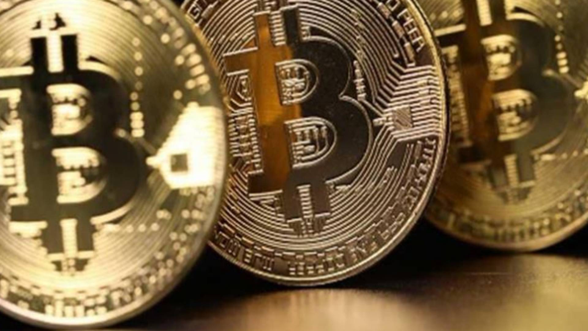 بتكوين هي عملة افتراضية يتم التداول بها عبر الإنترنت فقط.