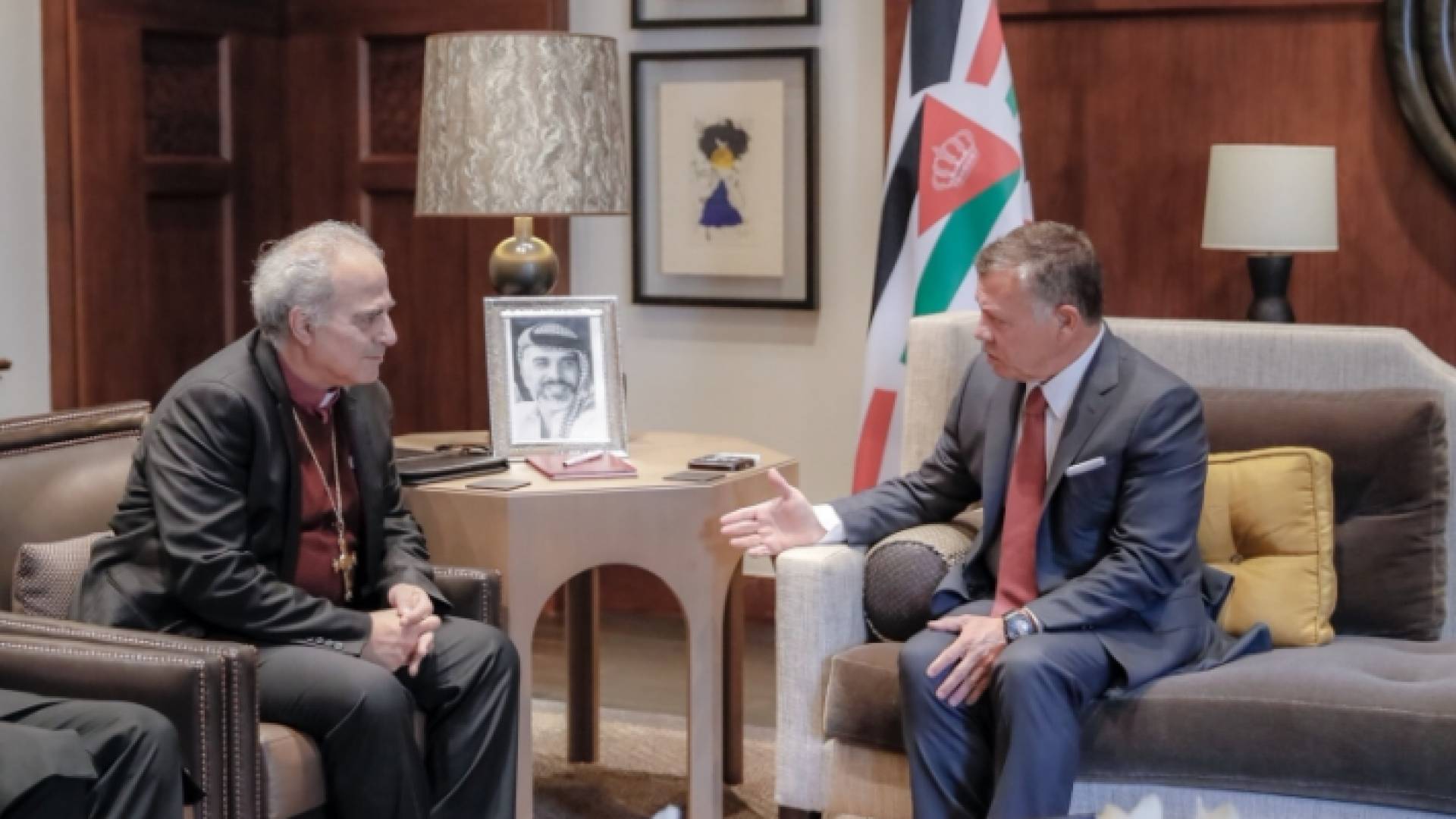 الملك يستقبل مطران الكنيسة الإنجيلية اللوثرية في فلسطين والأردن