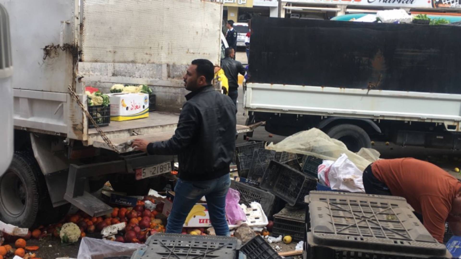 حملة لإزالة البسطات المخالفة في اربد