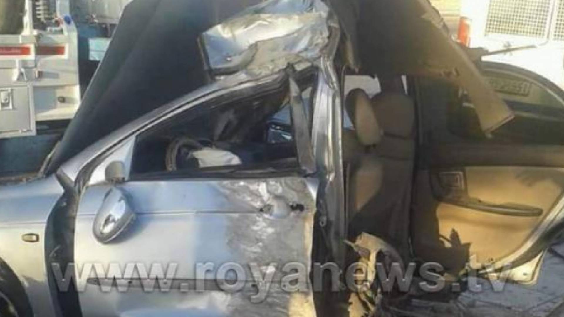 حادث سير على طريق العقبة ادى الى انقسام سيارة إلى شطرين - ارشيفية