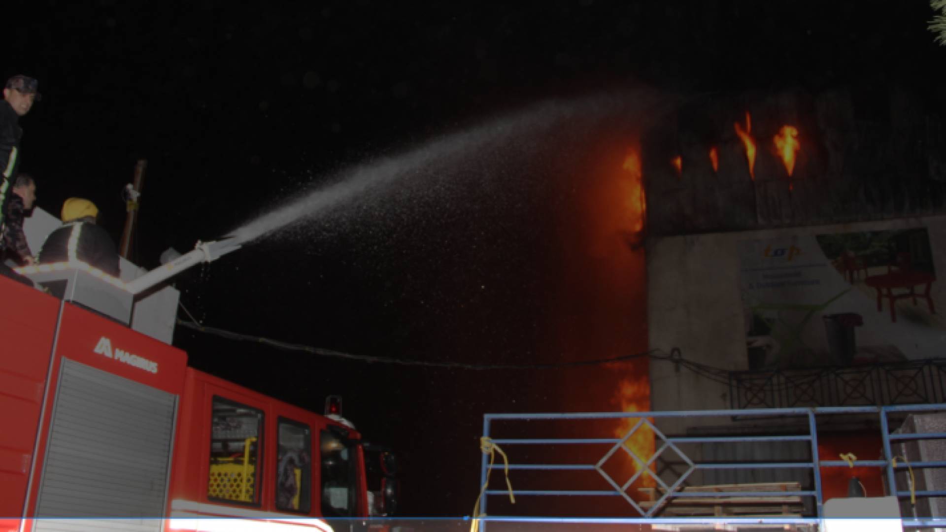 اخماد حريق مصنع بلاستيك في سحاب