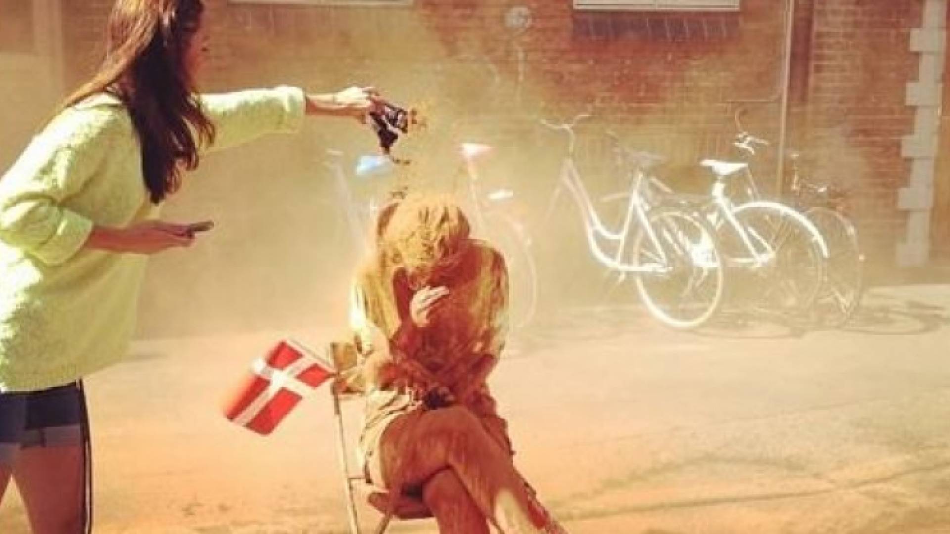 العزاب يعاقبون بالقرفة في الدنمارك