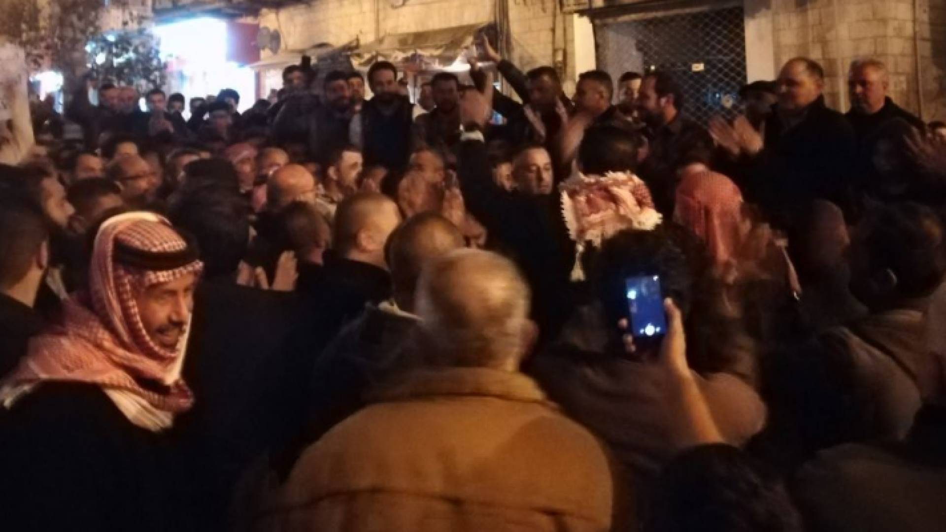 مسيرة في السلط رفضا لسياسات الحكومة وقراراتها الاقتصادية