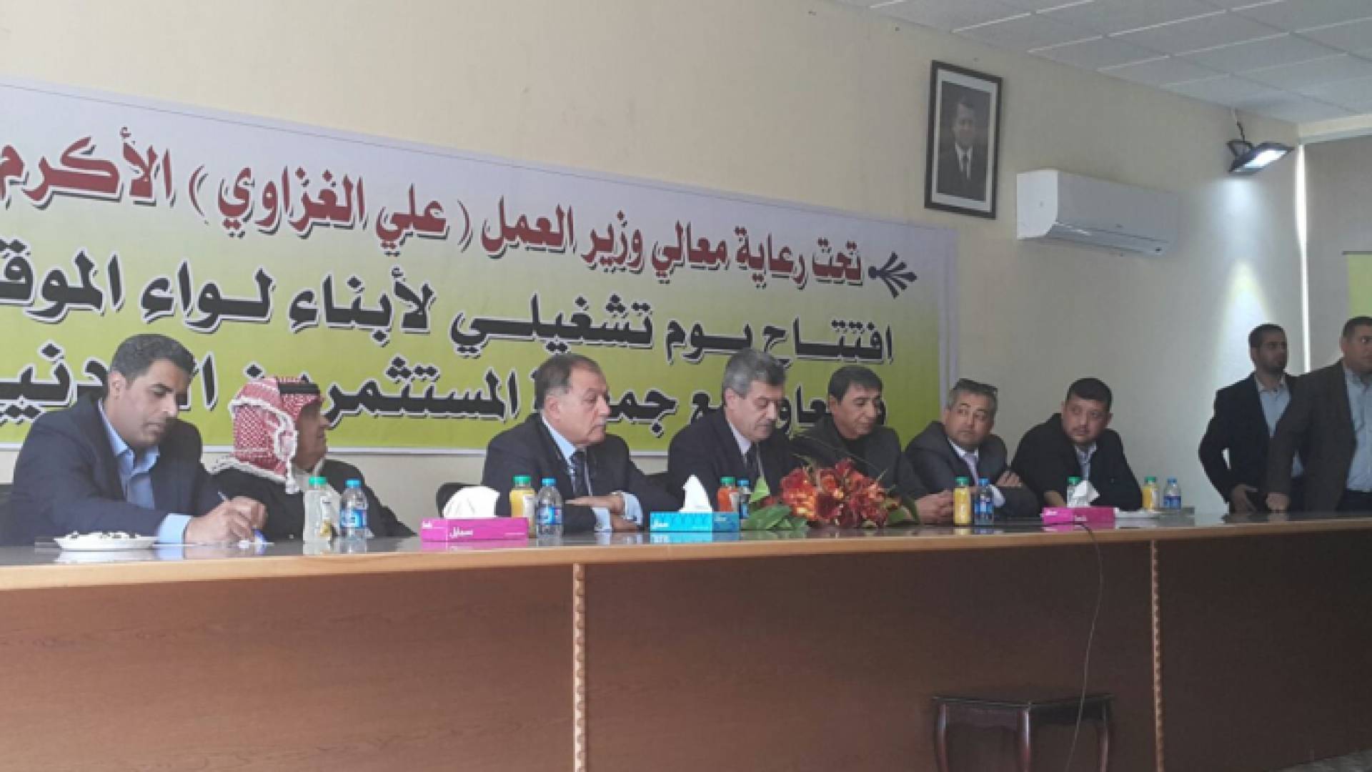 العمل تنظم معرض تشغيلي في الموقر
