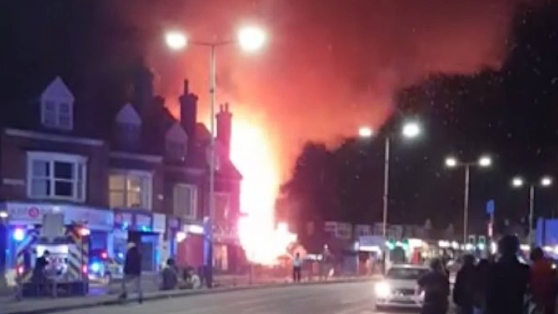 من موقع الانفجار