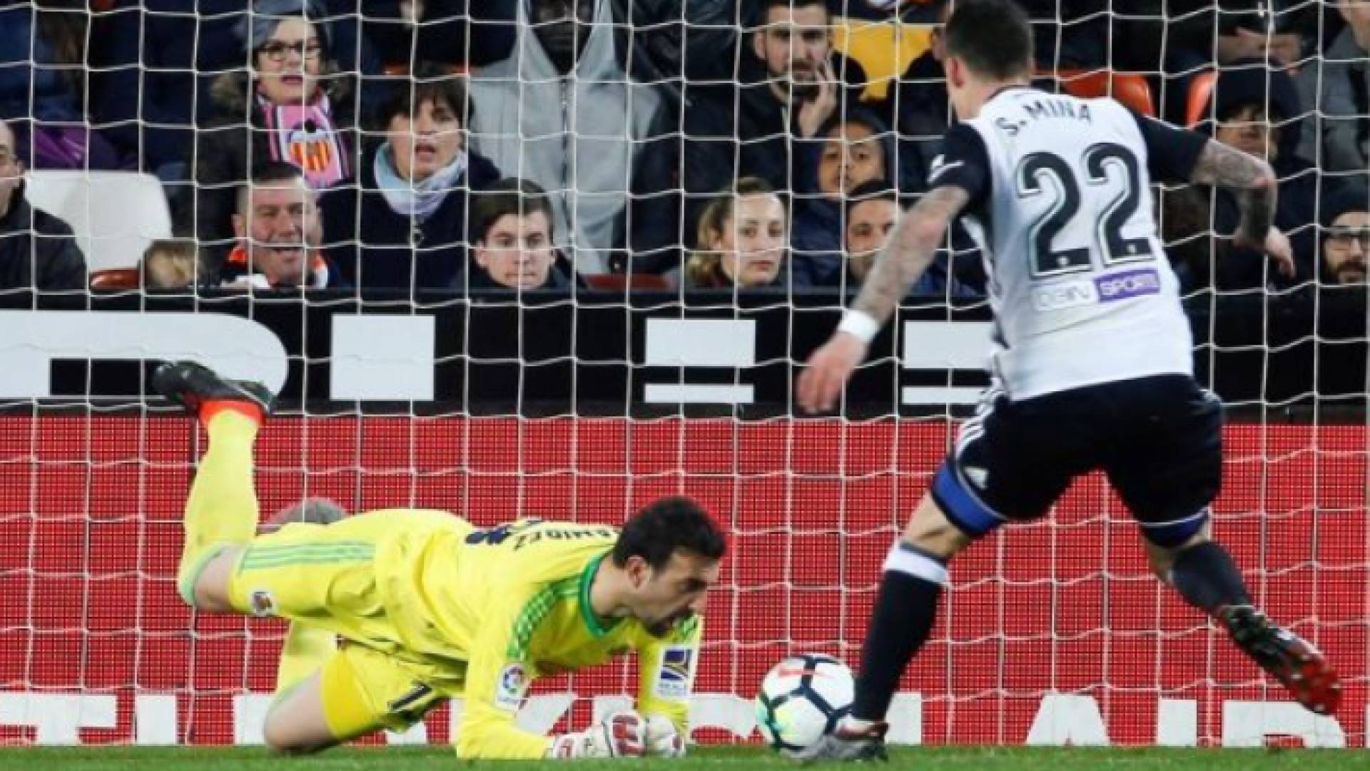 فالنسيا يحقق فوزا صعبا أمام ريال سوسيداد في الدوري الإسباني