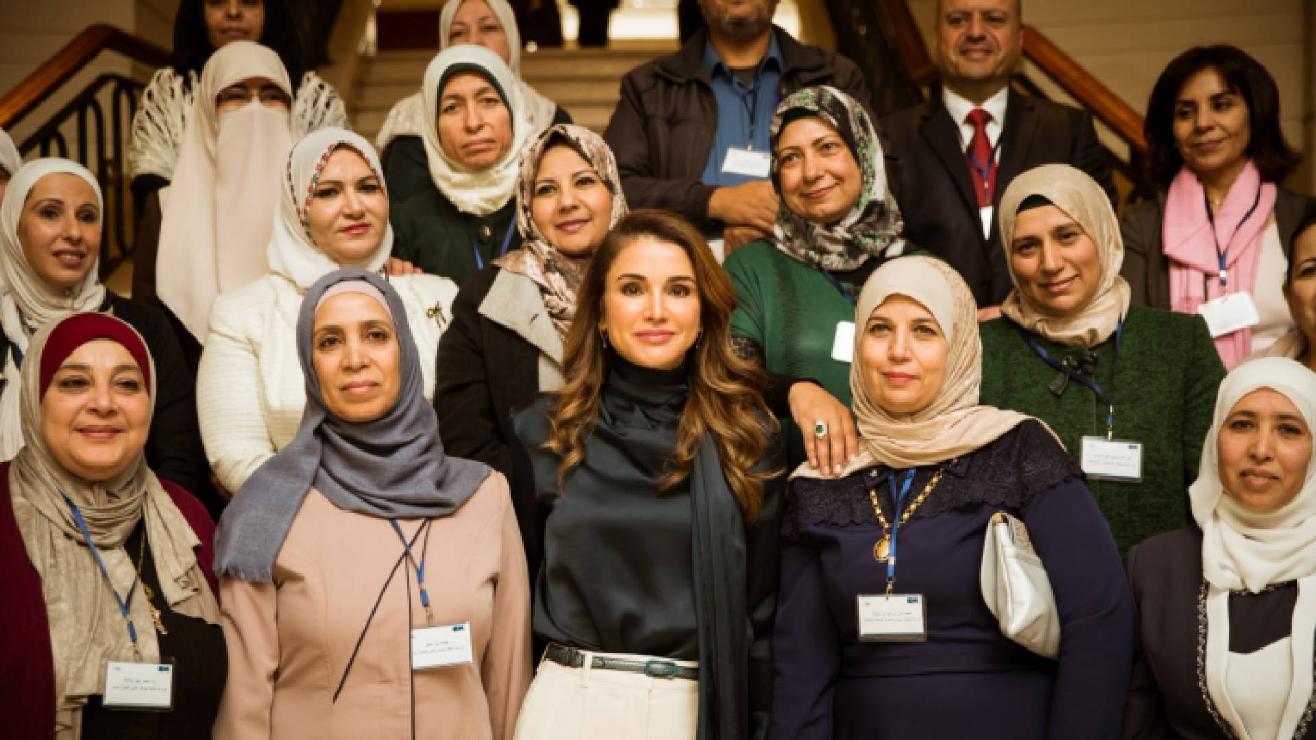 الملكة تشارك باليوم المفتوح لتكريم وبناء قدرات العاملين بالمدارس الصحية