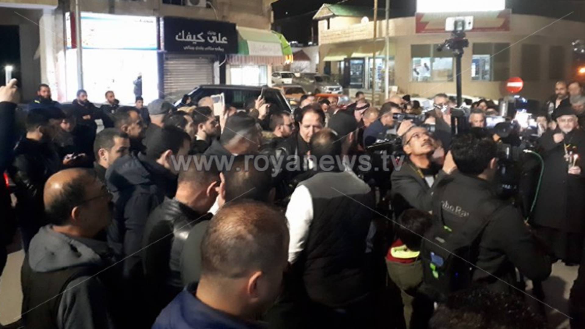 وقفة للكنائس الرسولية في الفحيص احتجاجا على قرارات الاحتلال