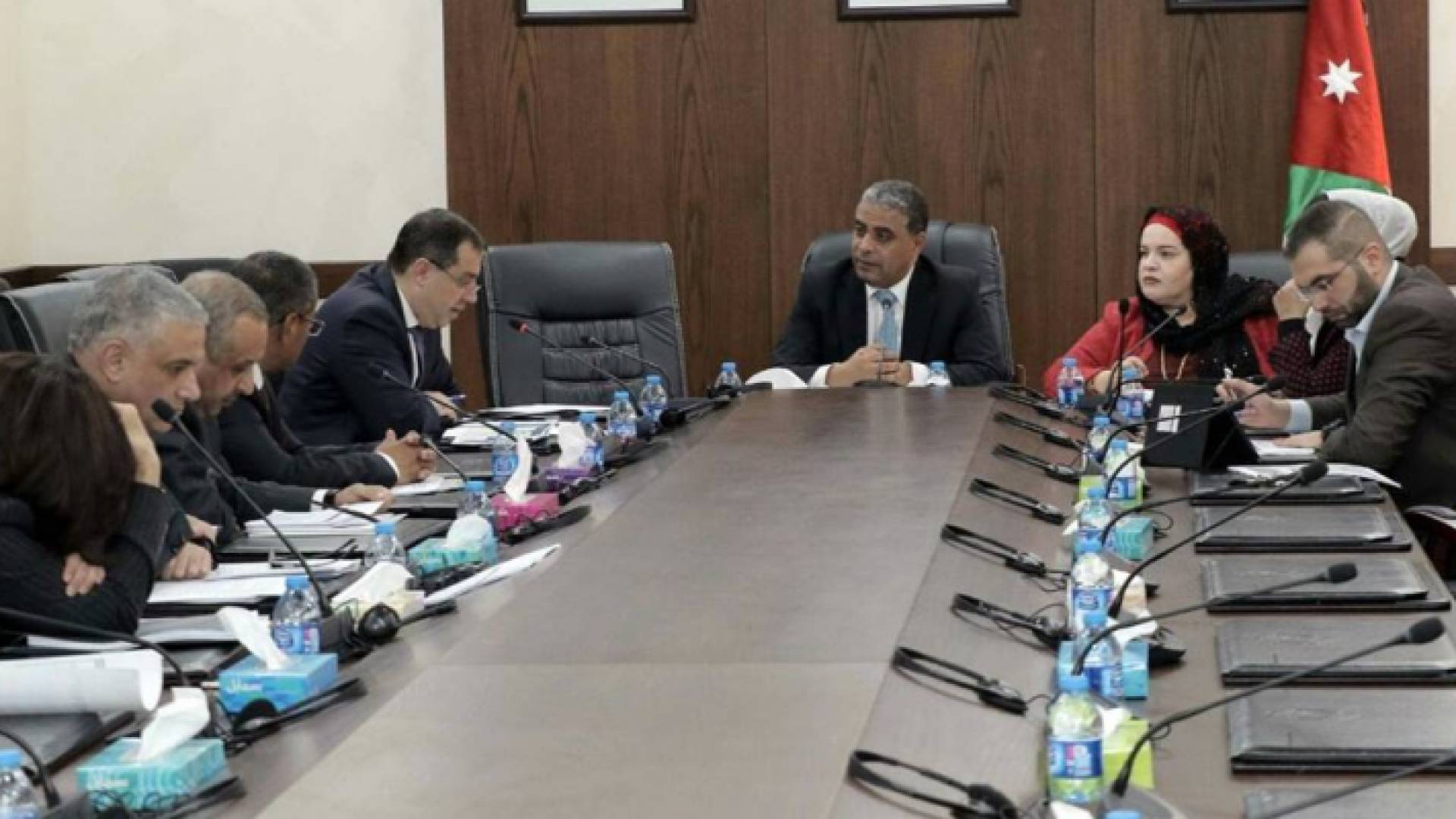 اللجنة القانونية النيابية