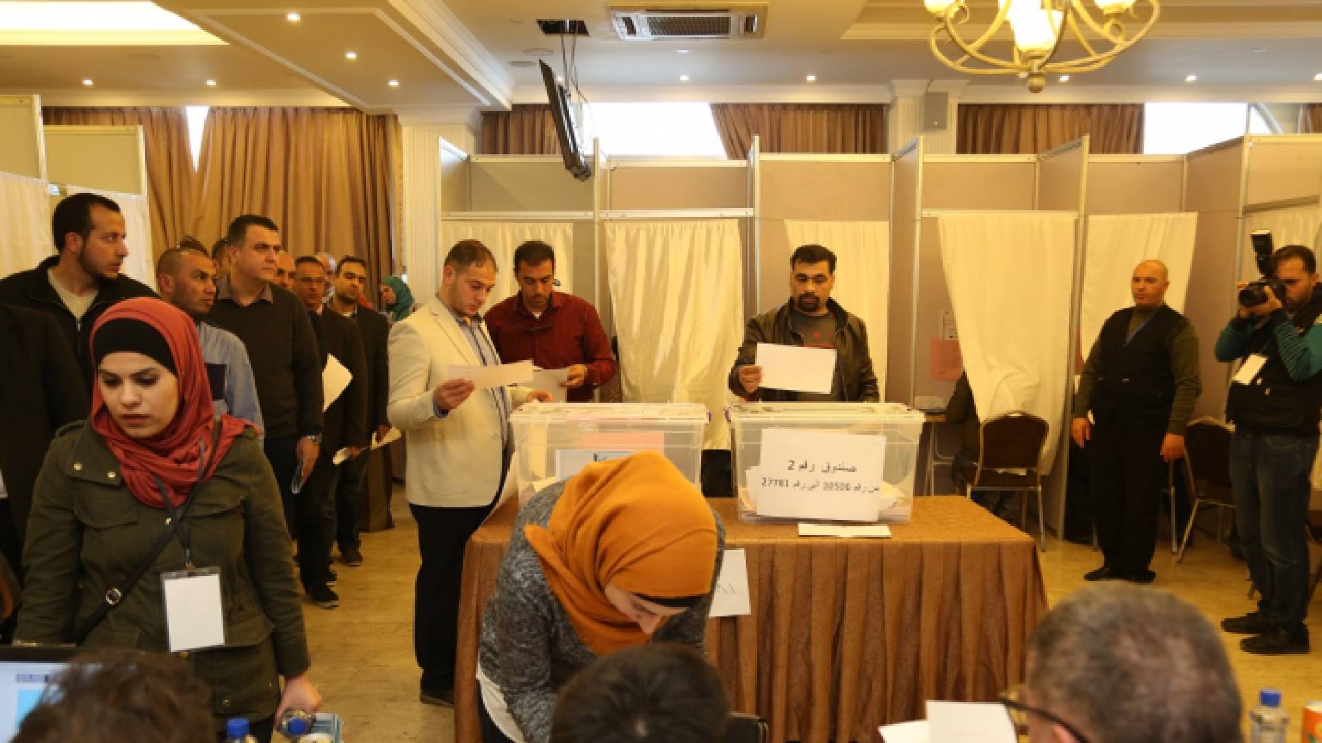 2989 مقترعا حتى الواحدة في انتخابات شعب "المهندسين"
